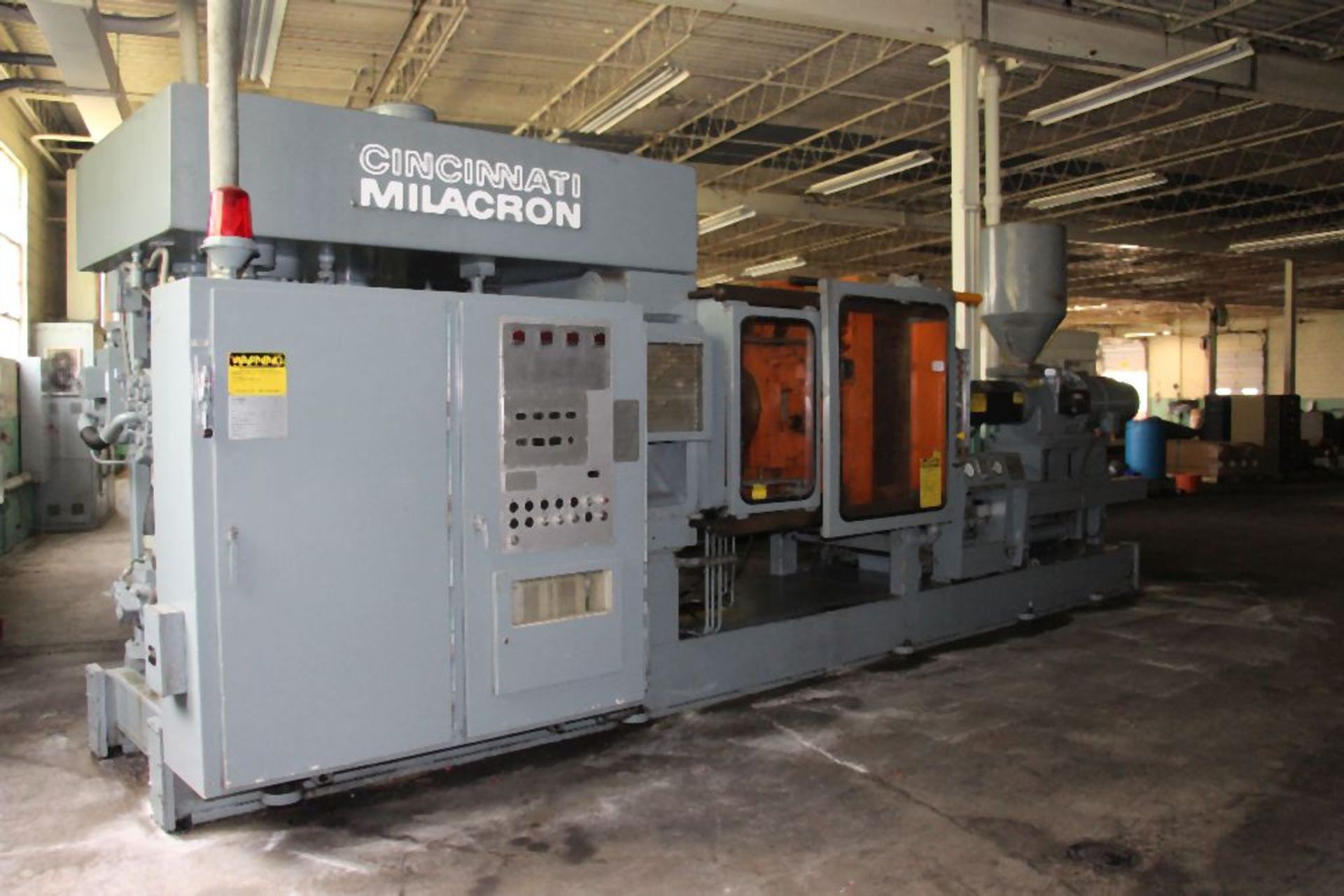 1973 375 ton Cincinnati Milacron injection molding machine, core pull, hydraulic clamp, platen