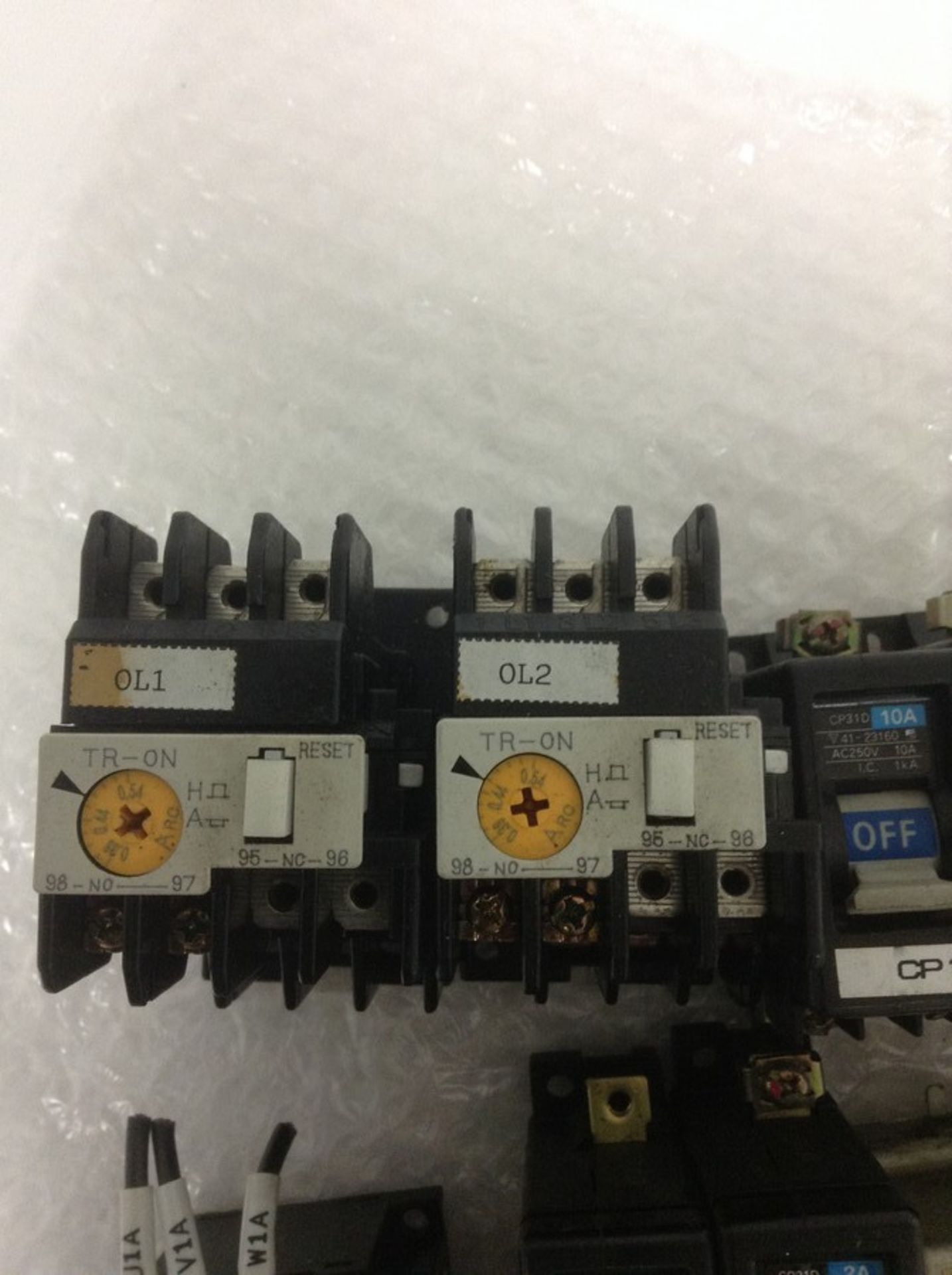 Lot of Fuji Electric relays , circuit breakers and Main Circuit Surge Suppressor SZ-ZM1; TR-0N; - Image 2 of 7