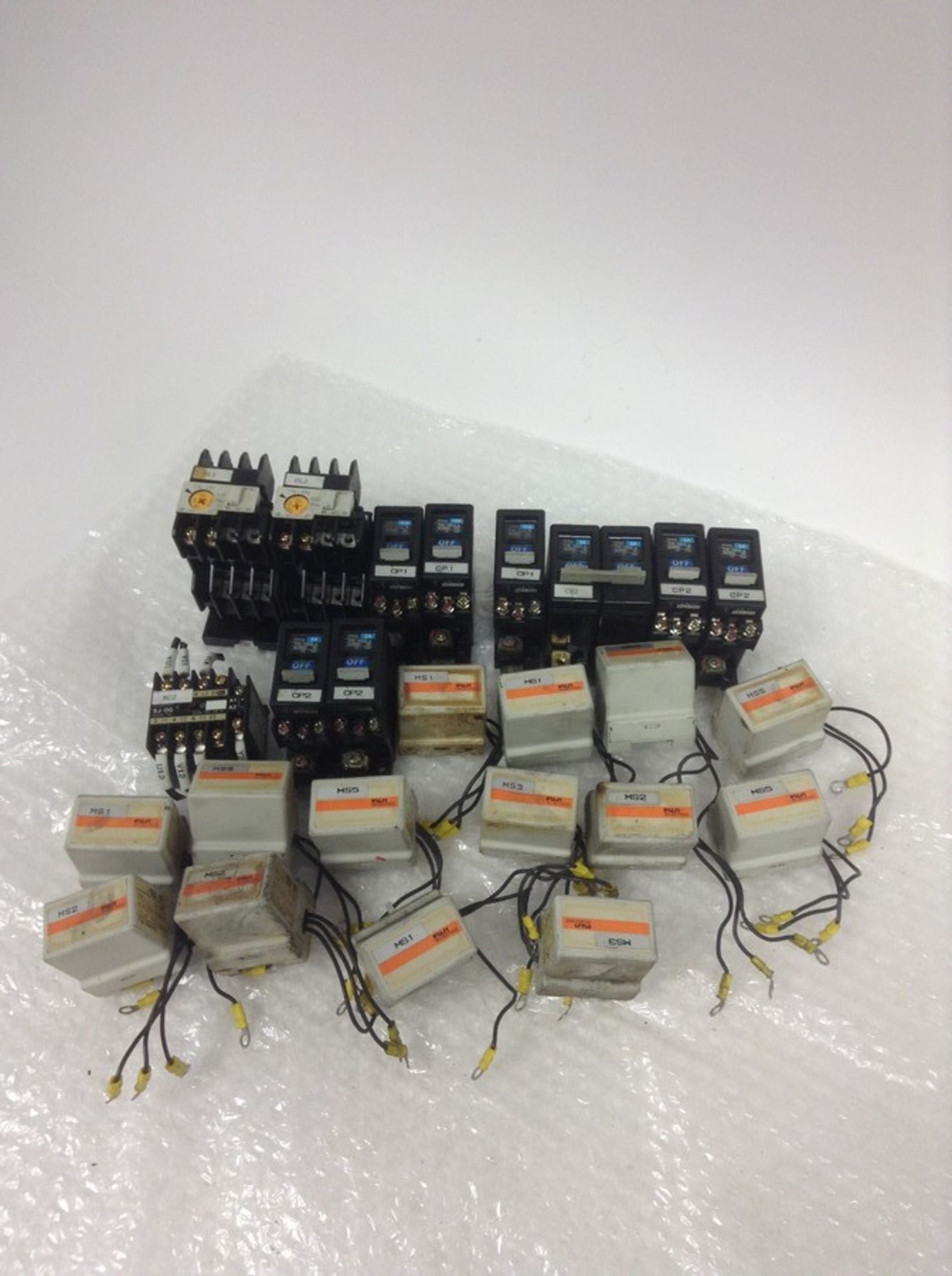Lot of Fuji Electric relays , circuit breakers and Main Circuit Surge Suppressor SZ-ZM1; TR-0N;
