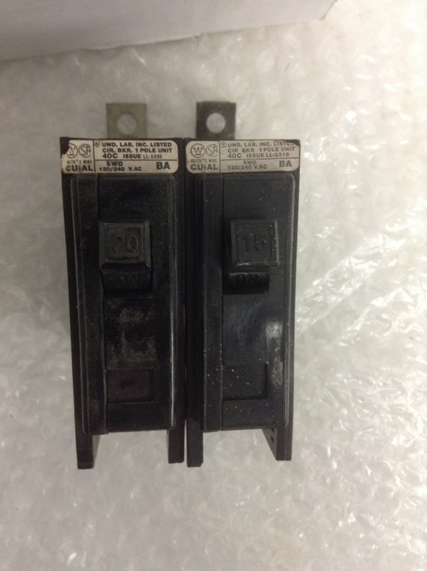 Lot of CIRCUIT BRAKER 20AMP and 15AMP CIRCUIT BRAKER - Image 2 of 2