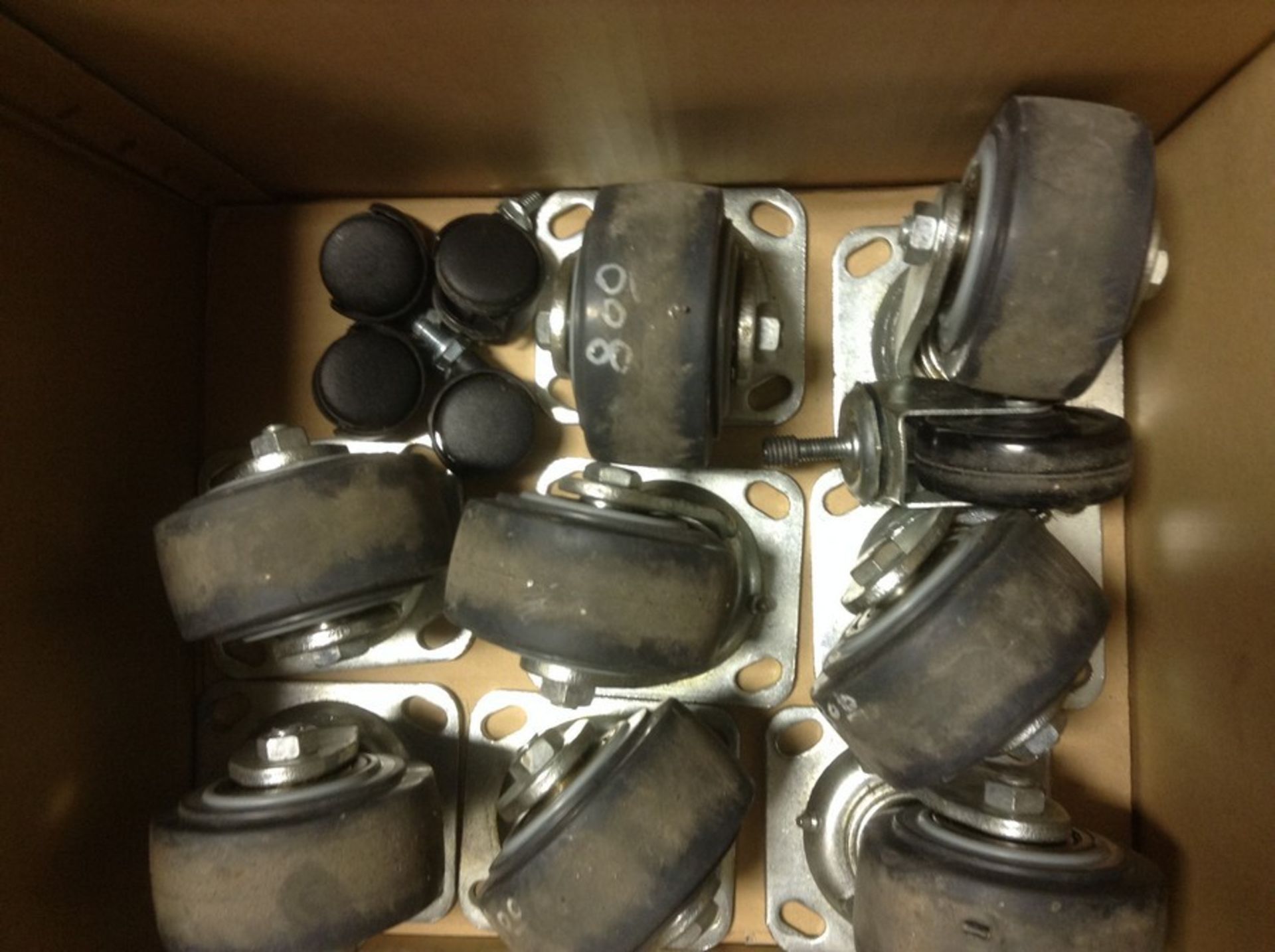 Lot of casters heavy-duty 4" Qty-8 and plastic 2" Qty-4