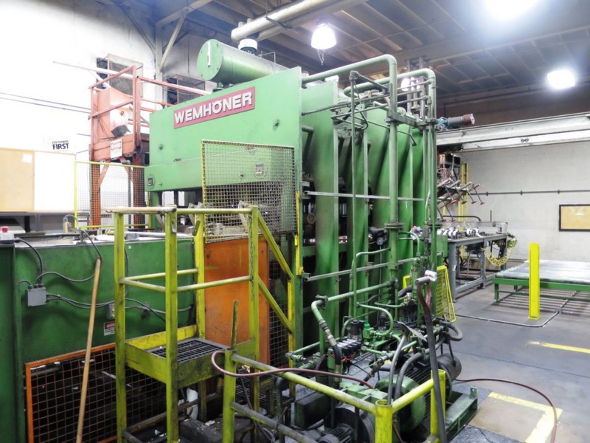 1400 Ton Wemhoner Short Cycle Hydraulic Laminator 5'x10' Press Machine - Image 3 of 8