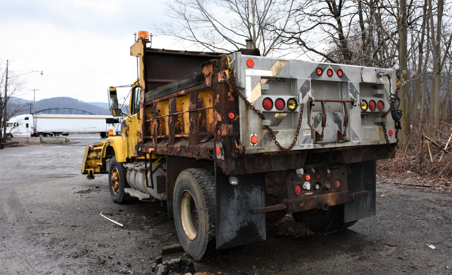 International Diesel Dump Truck - Image 5 of 6