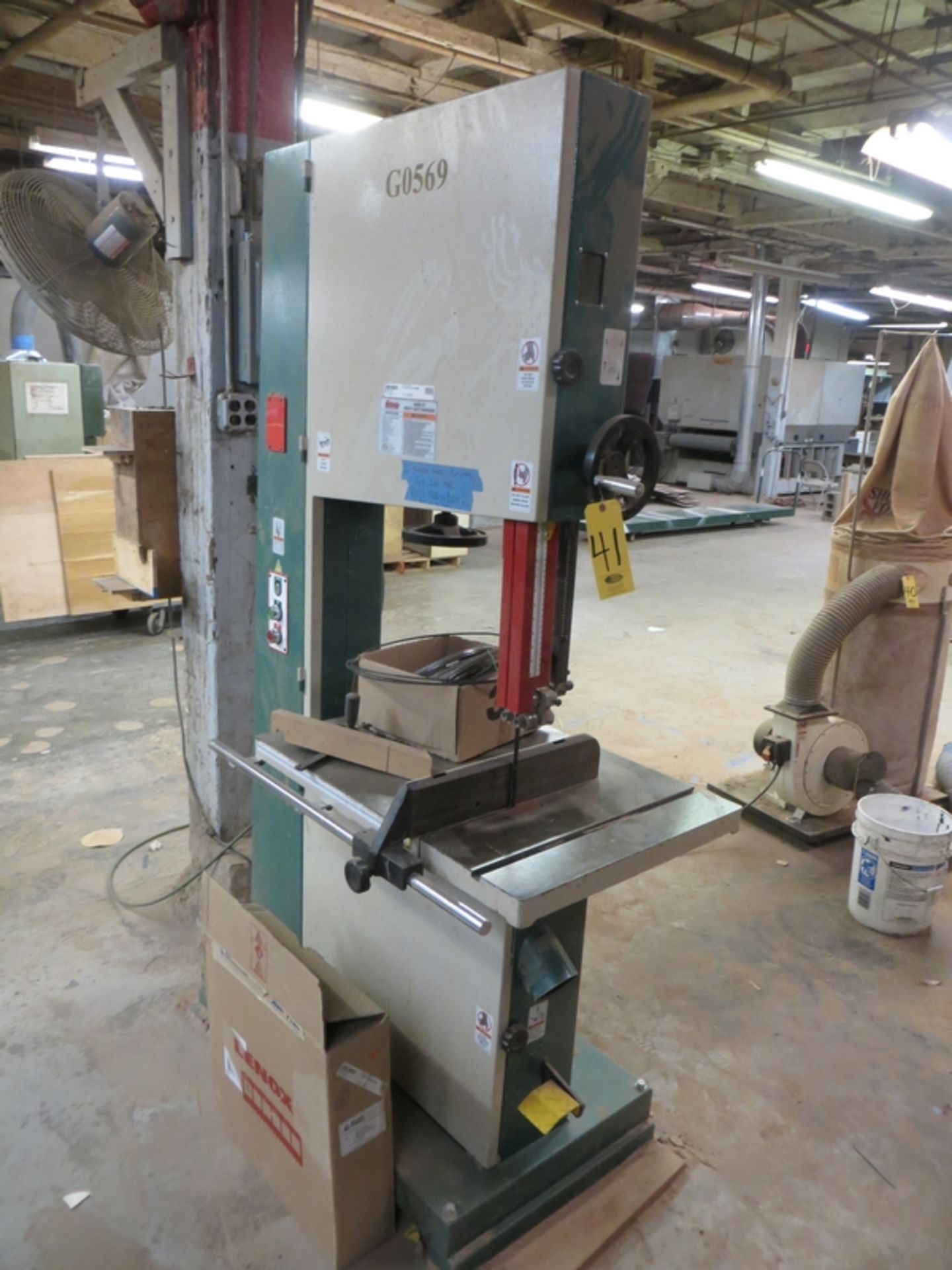 2007 GRIZZLY GO569 24" HD BAND SAW, 33-1/2 X 23-5/8 TABLE