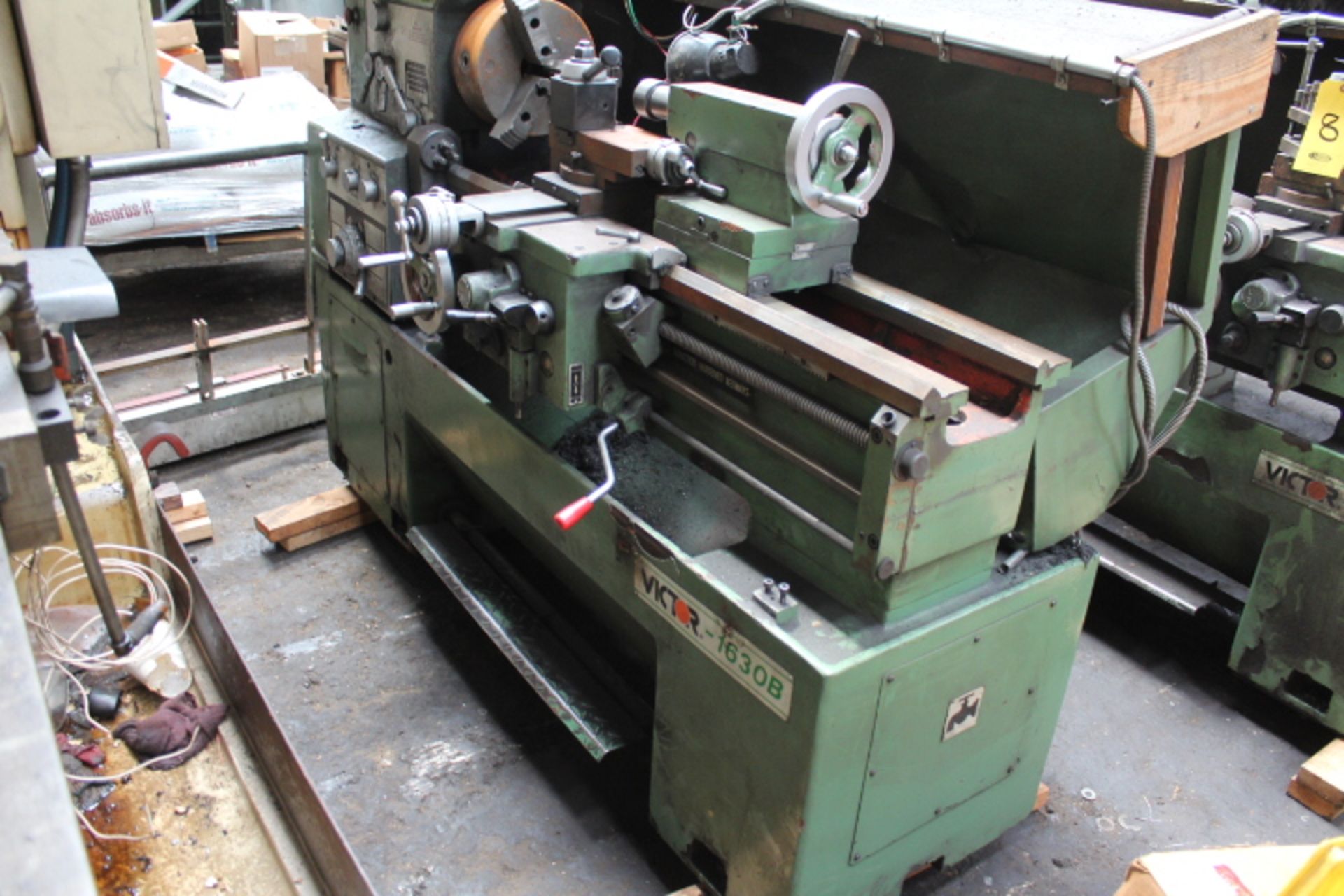 2-VICTOR 1630B ENGINE LATHES, 16" X 30", 1 IS AS IS, 1 HAS DENTED SPLASH COVER - Bild 4 aus 4