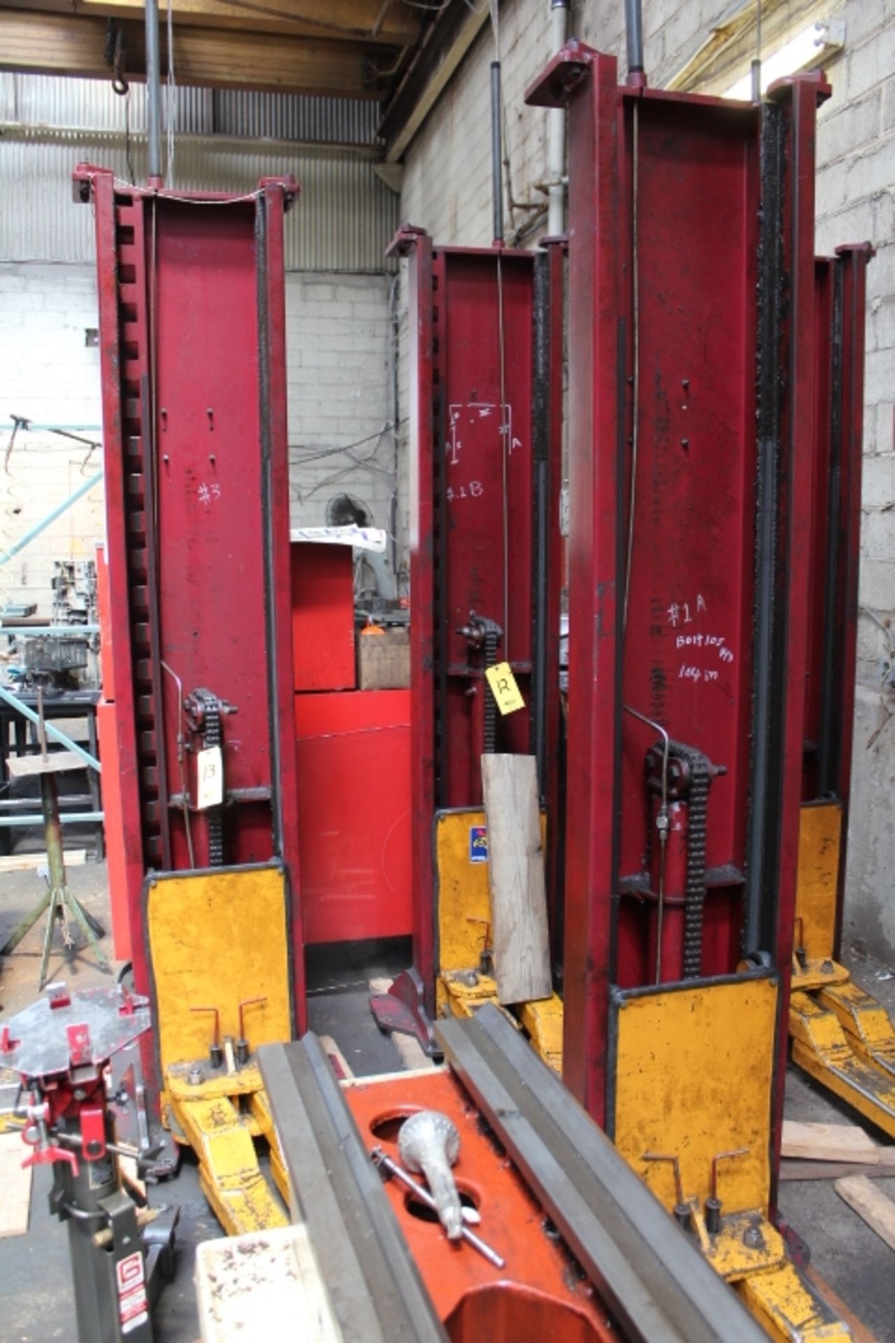 MOHAWK SYSTEM 1 2-POST ABOVE GROUND 9,000 LB. VEHICLE LIFTS