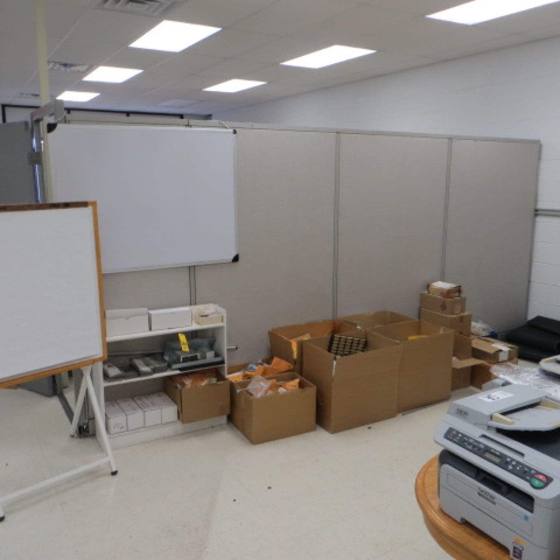 178 X 254 WORKSTATION ENCLOSED ROOM W/ DOOR - Image 2 of 2