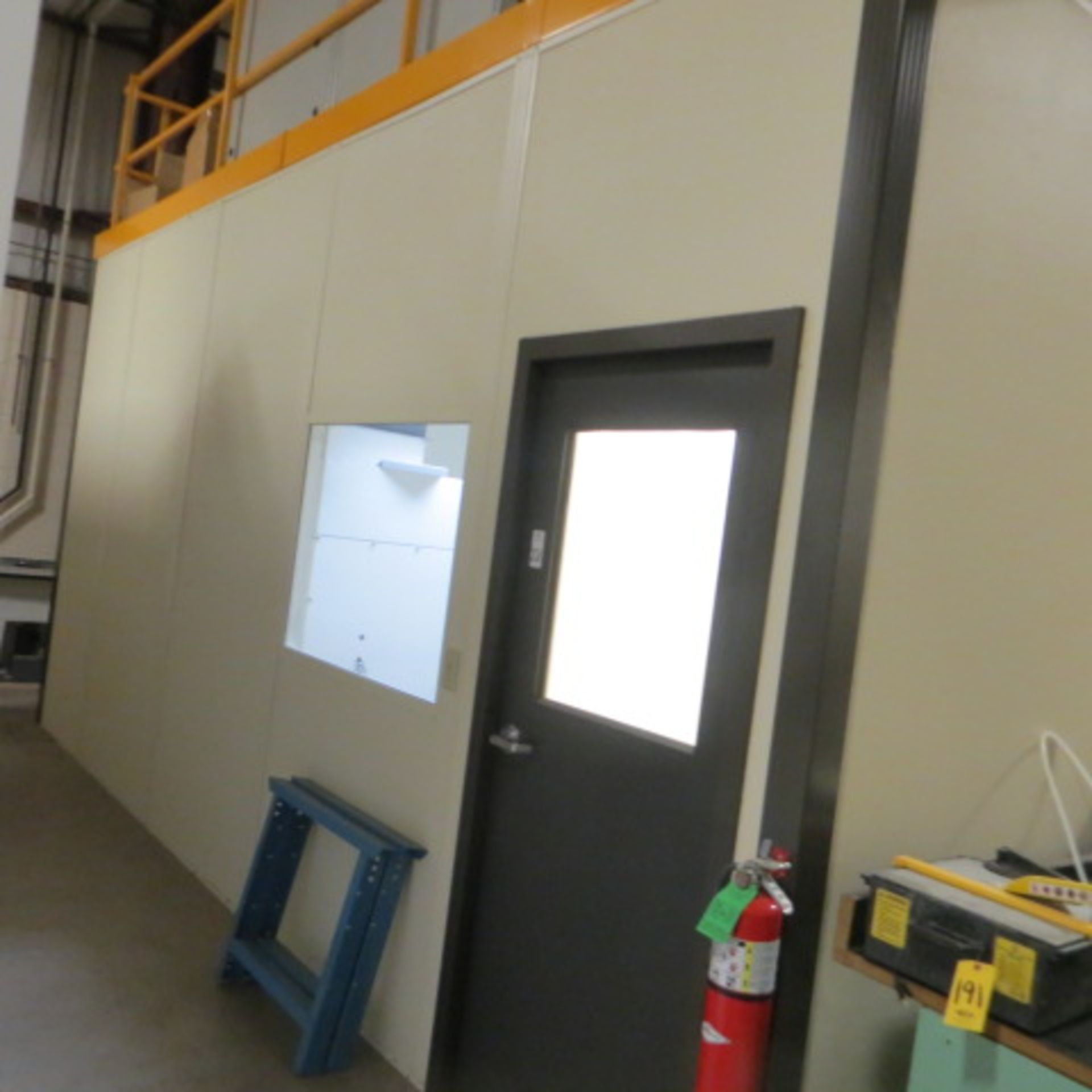 20' X 15' MODULAR CLEAN ROOM 2-SIDED ACCESS AND MEZZANINE STORAGE TOP AND HEPA FILTER UNIT - Bild 3 aus 6