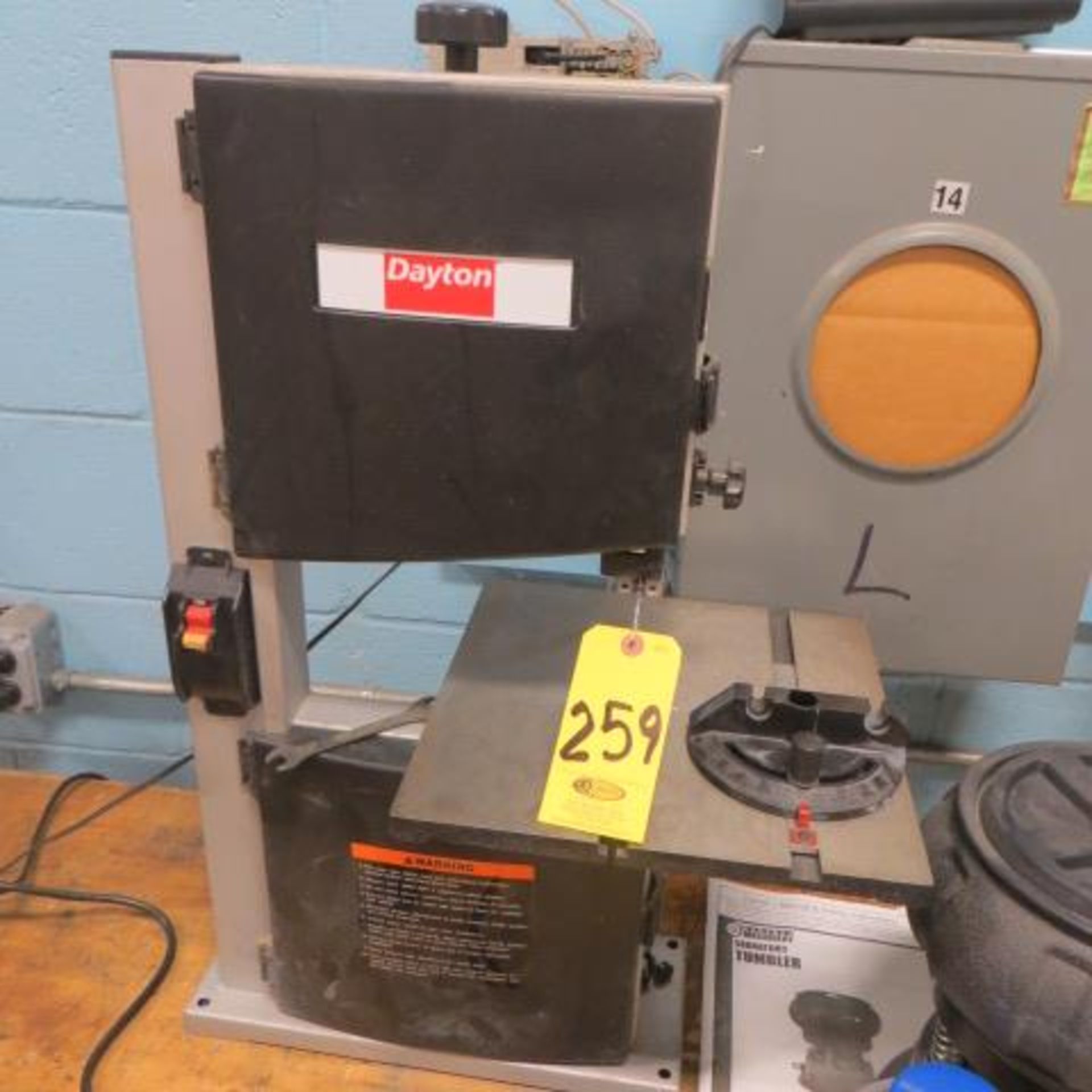 DAYTON 2LKU5 9 IN VERT BAND SAW