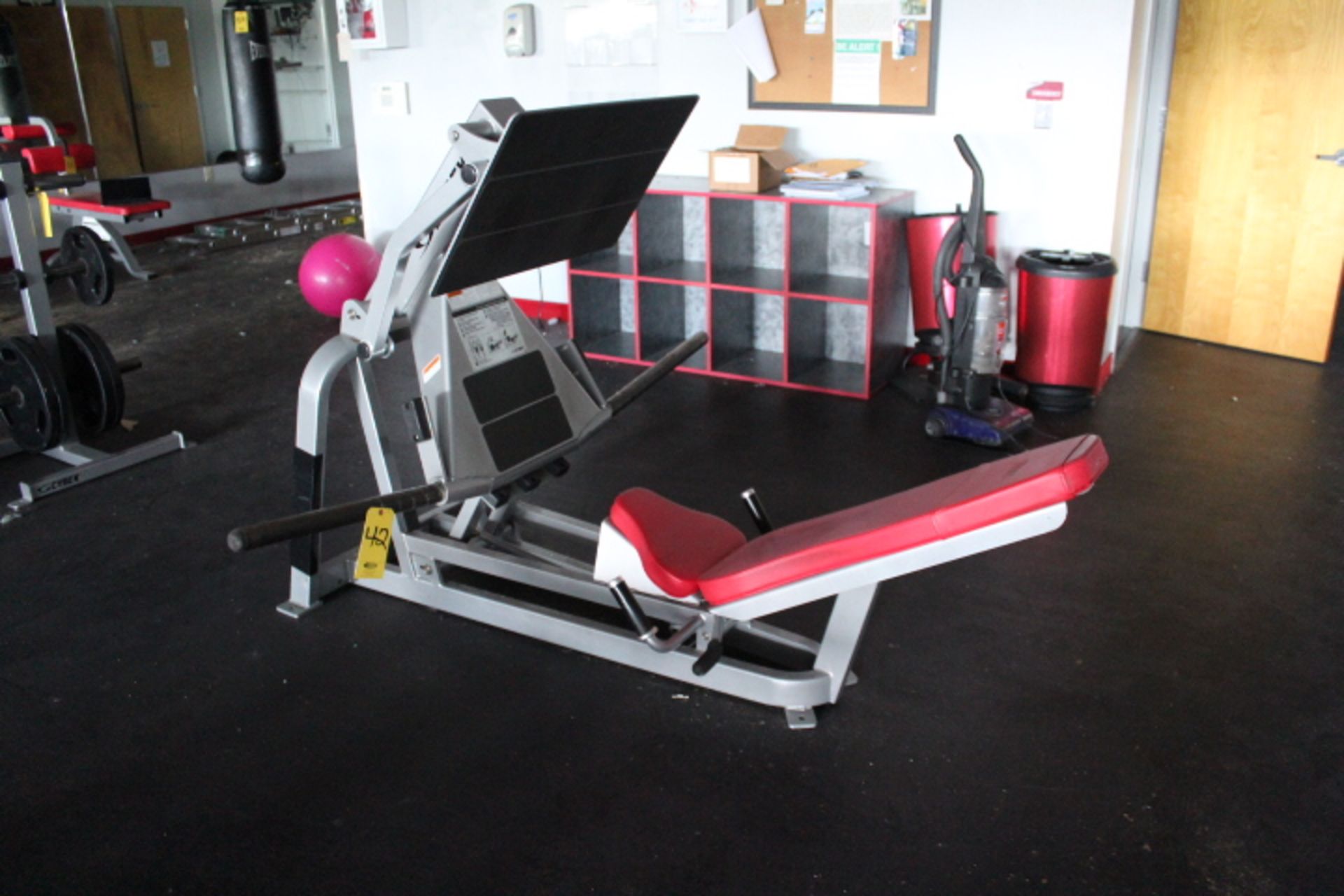 CYBEX PLATE LOADED SQUAT PRESS