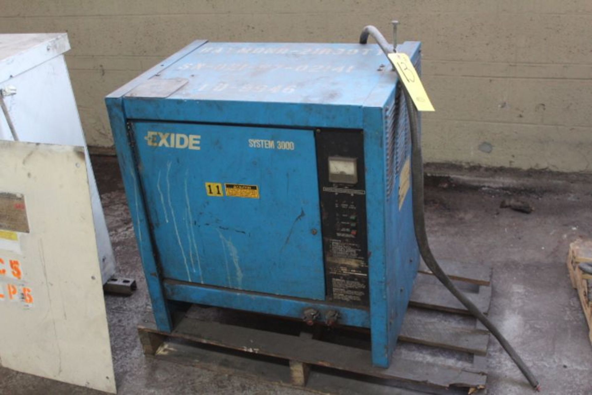 EXIDE SYSTEM 3000 BATTERY CHARGER - LEADS ARE CUT AS-IS