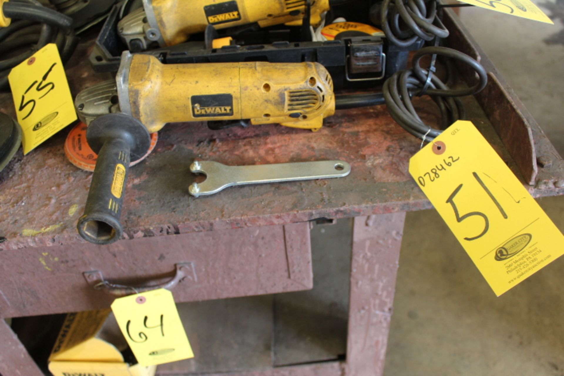 DEWALT D28402 ANGLE GRINDER