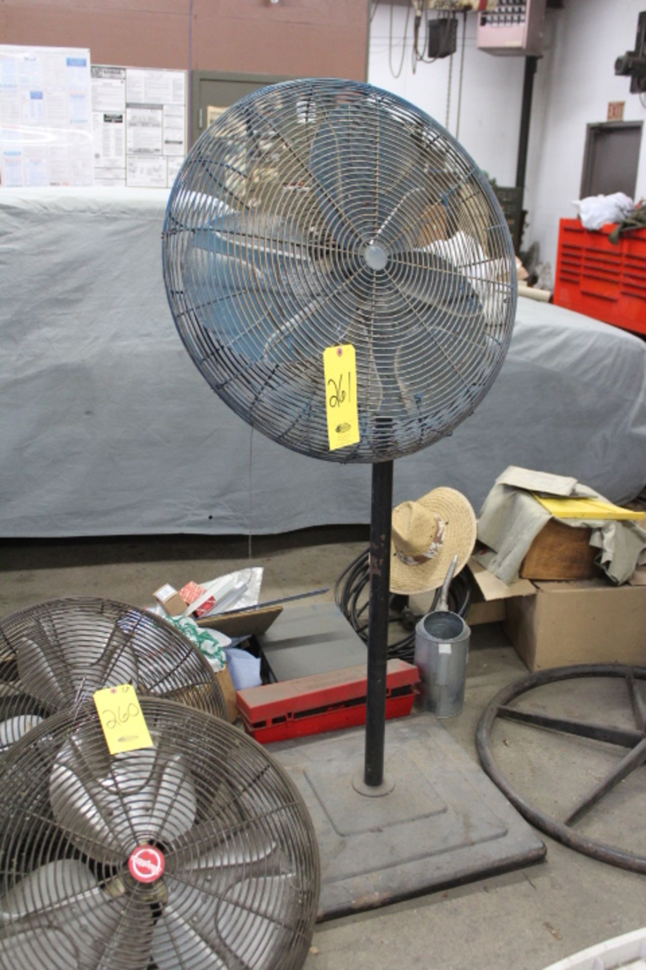 PEDESTAL FAN