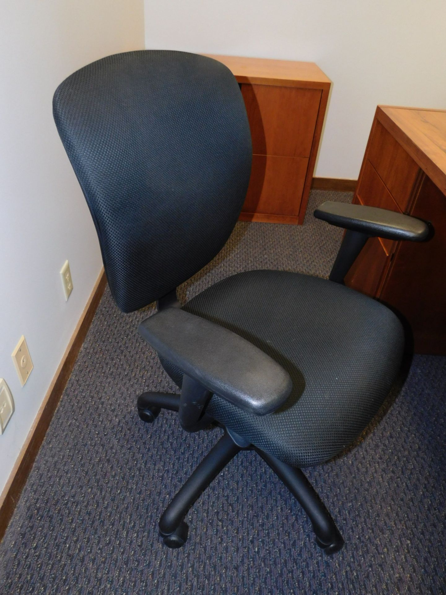 SIT ON IT (BRAND) TASK CHAIR OR CONFERENCE CHAIR, PNEUMATIC OPERATED, ADJUSTABLE HEIGHT BACK,