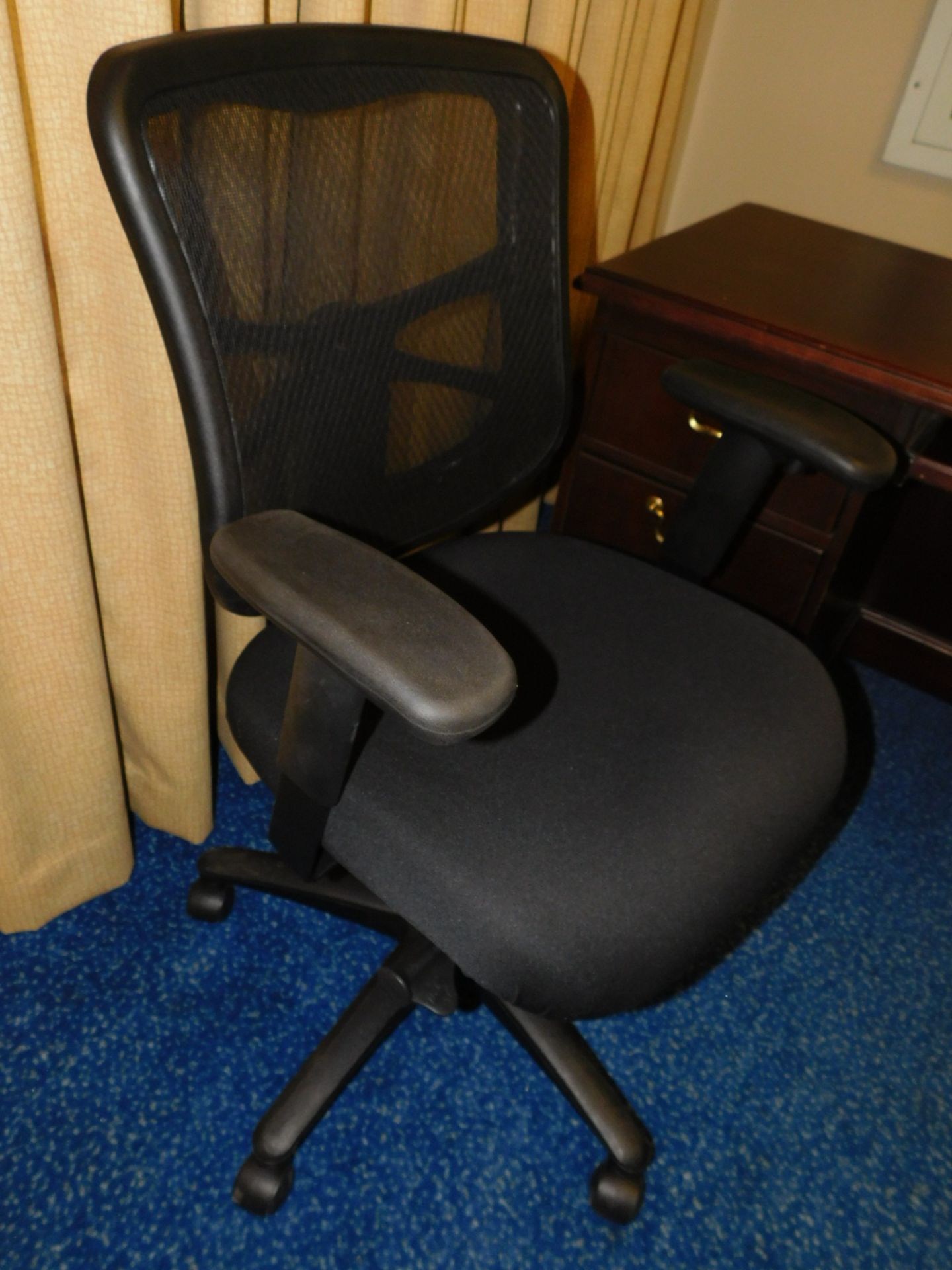OLYMPUS MESH BACK EXECUTIVE CHAIR, MESH SEAT, HIGH BACK, PNEUMATIC OPERATED, PERISCOPE ARMS, 5