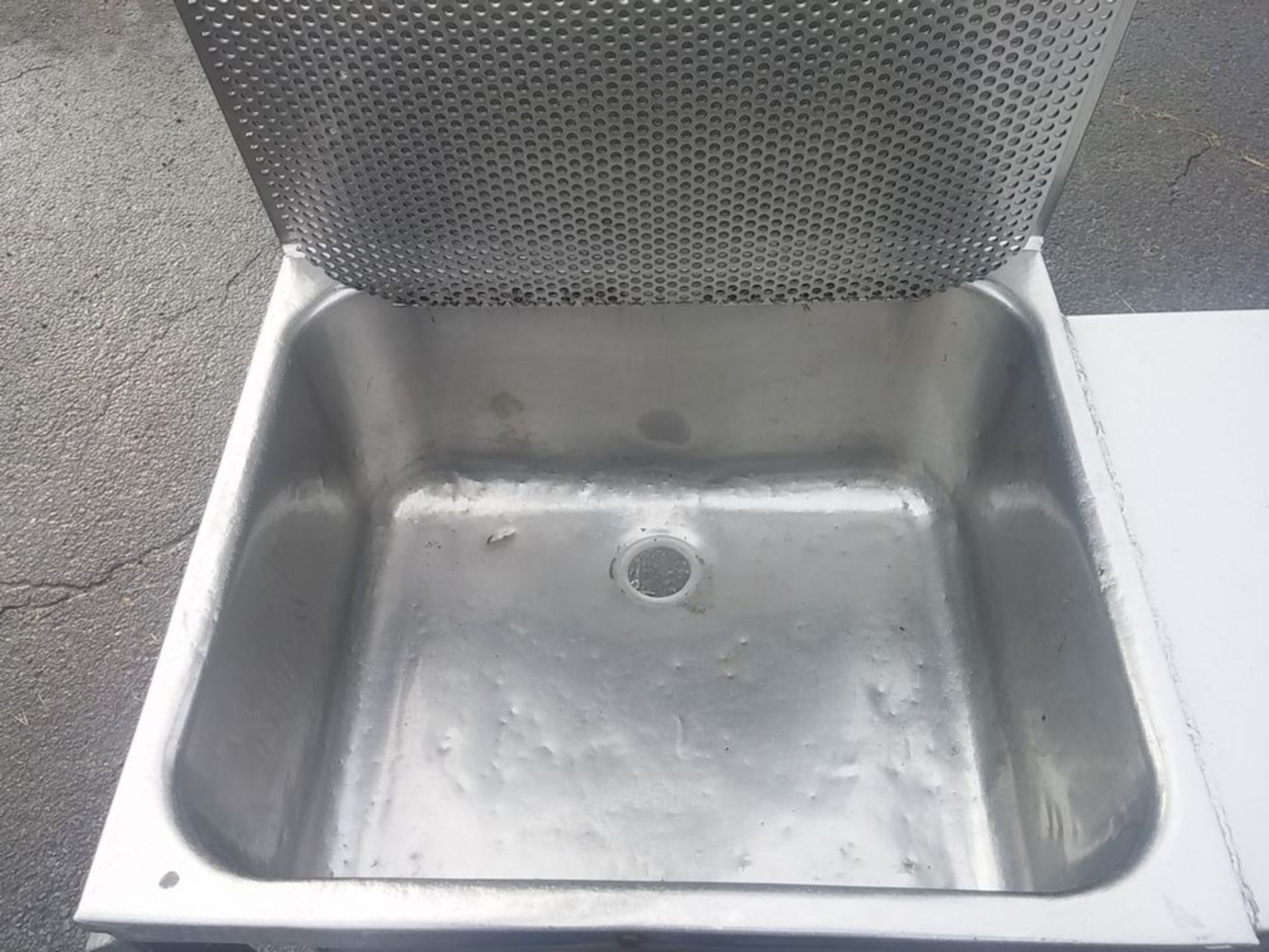 19" x 16" S/S Sink - Image 2 of 2