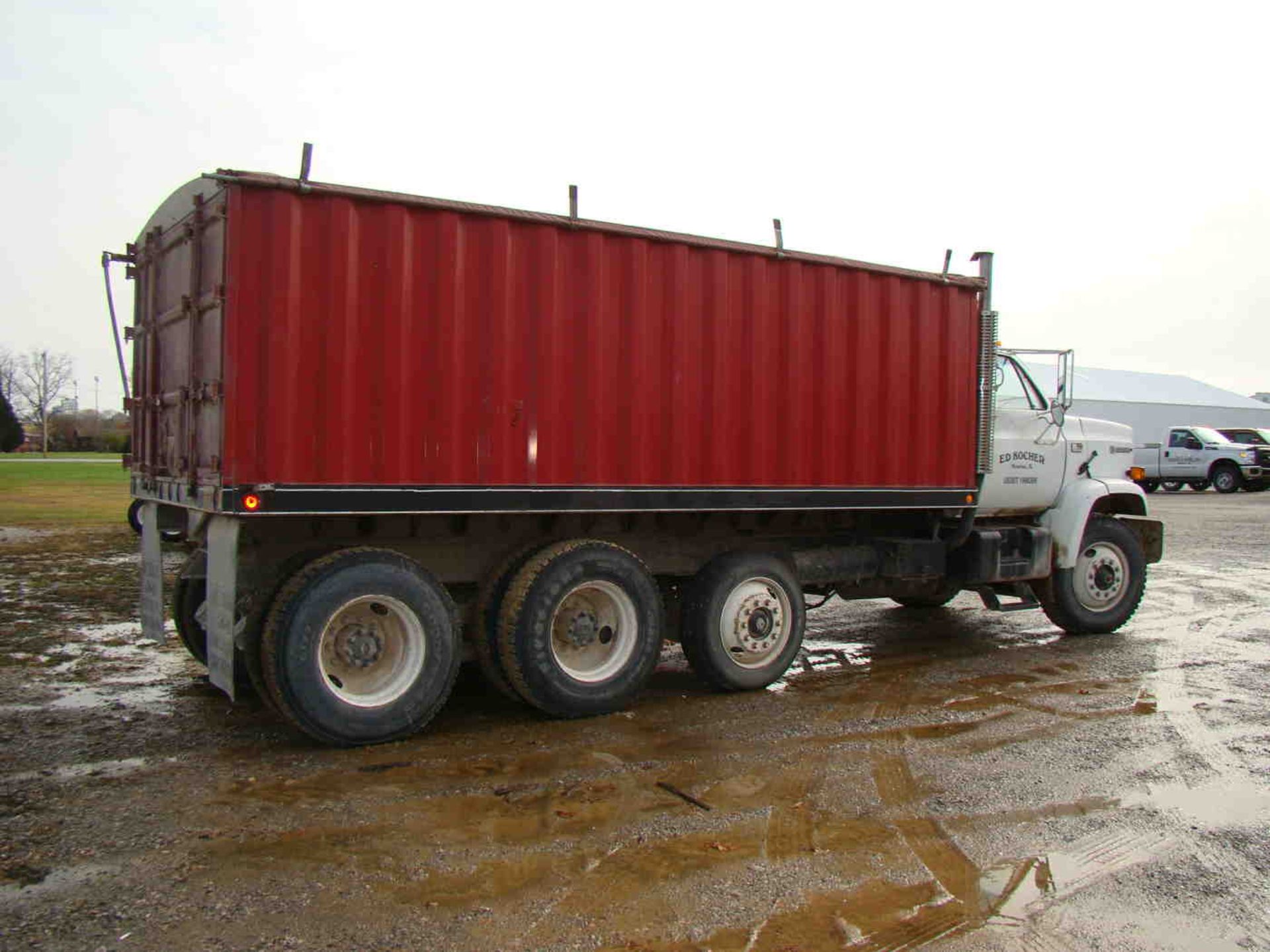 1989 Chevrolet Kodiak tandem grain truck 299,371 miles, w/ air tag push axel, 3208 Cat diesel, 600 - Image 2 of 8