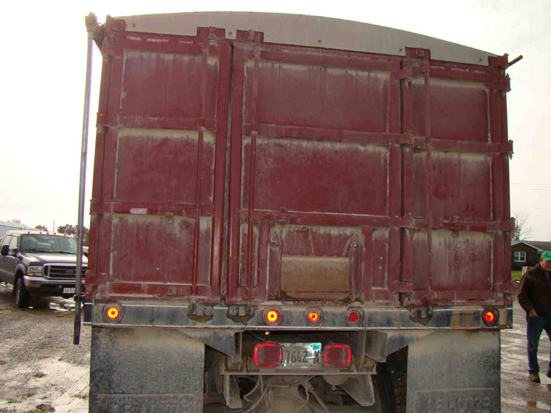 1989 Chevrolet Kodiak tandem grain truck 299,371 miles, w/ air tag push axel, 3208 Cat diesel, 600 - Image 4 of 8