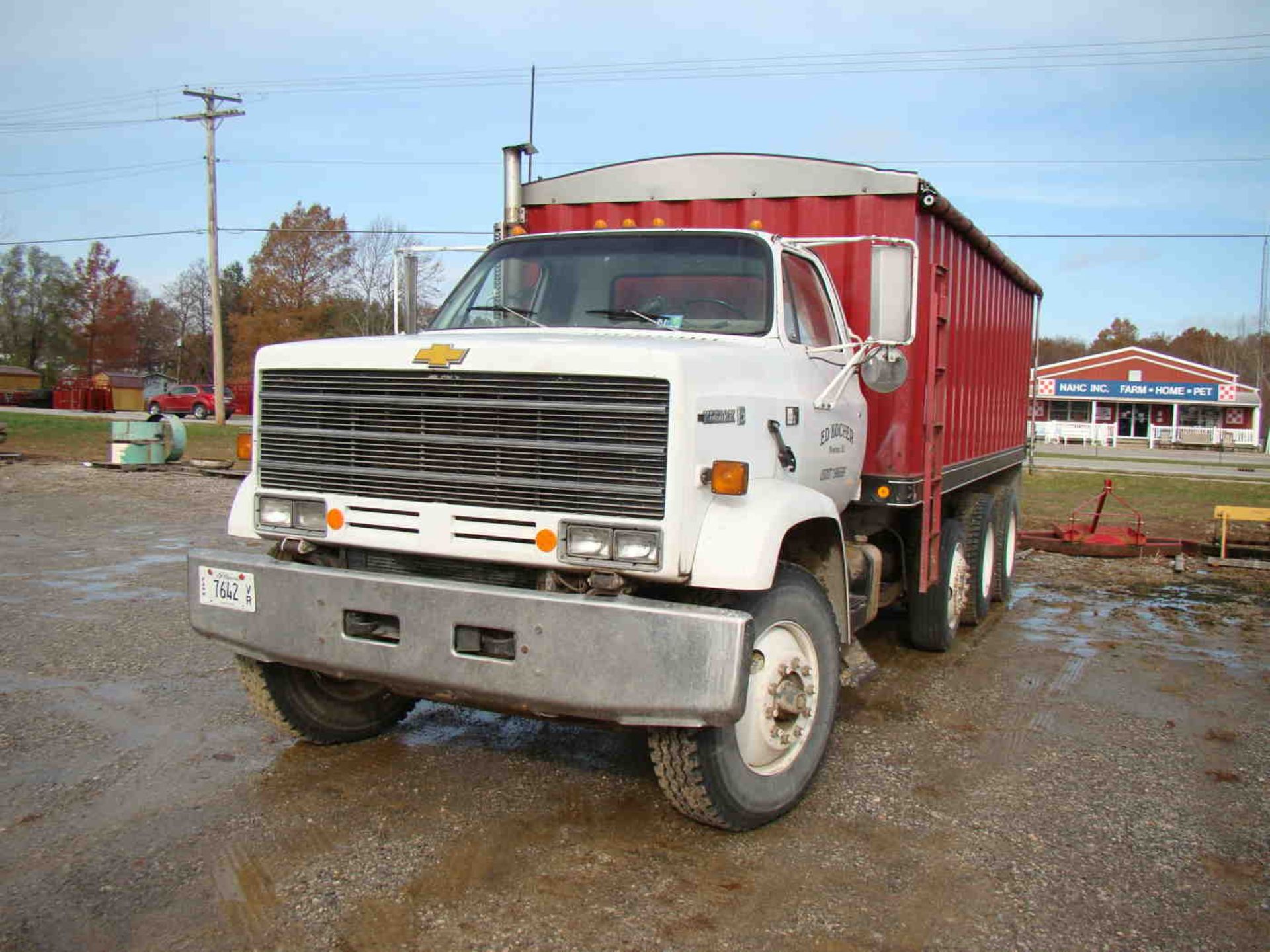 1989 Chevrolet Kodiak tandem grain truck 299,371 miles, w/ air tag push axel, 3208 Cat diesel, 600 - Image 7 of 8