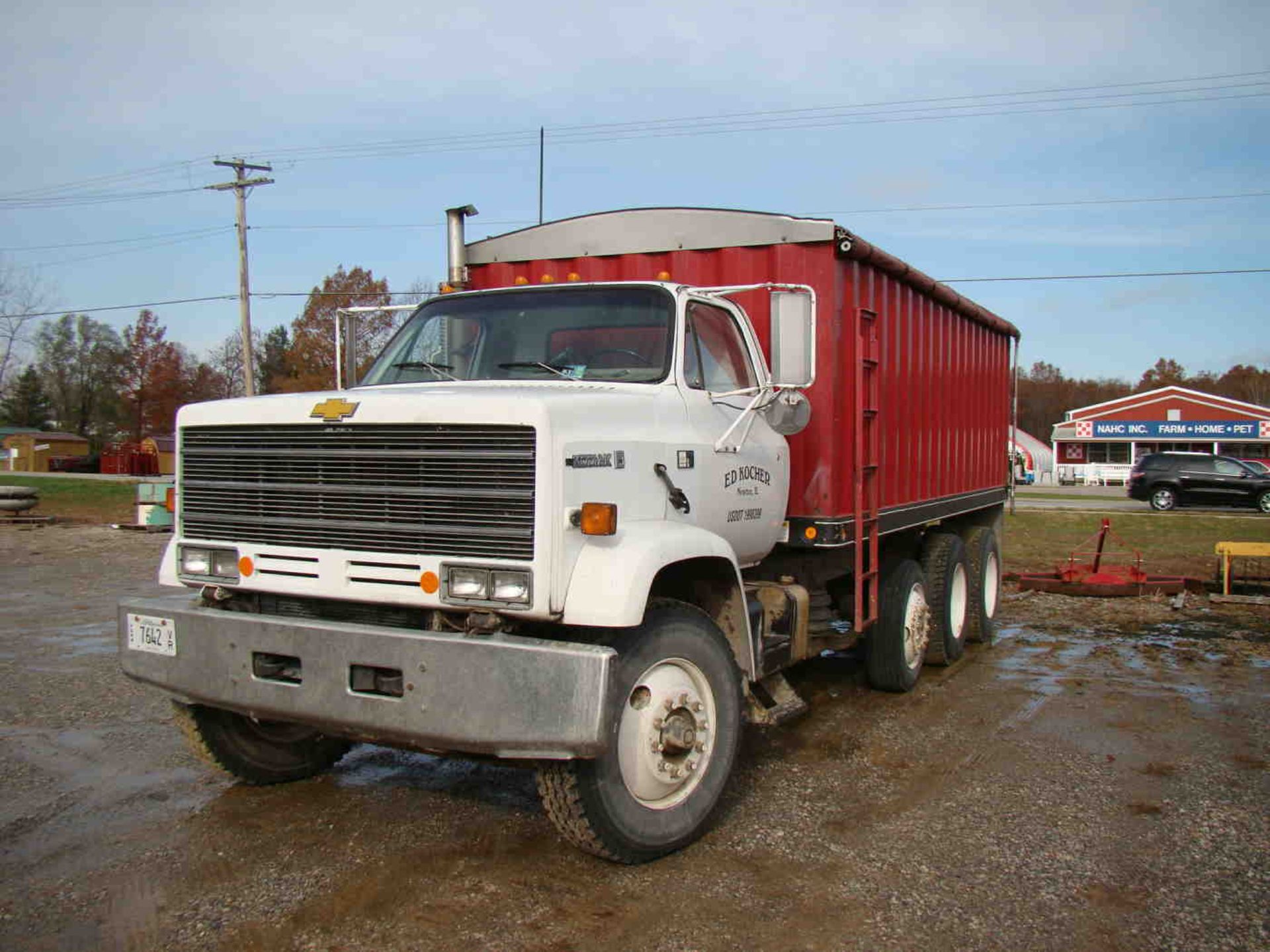 1989 Chevrolet Kodiak tandem grain truck 299,371 miles, w/ air tag push axel, 3208 Cat diesel, 600 - Image 6 of 8