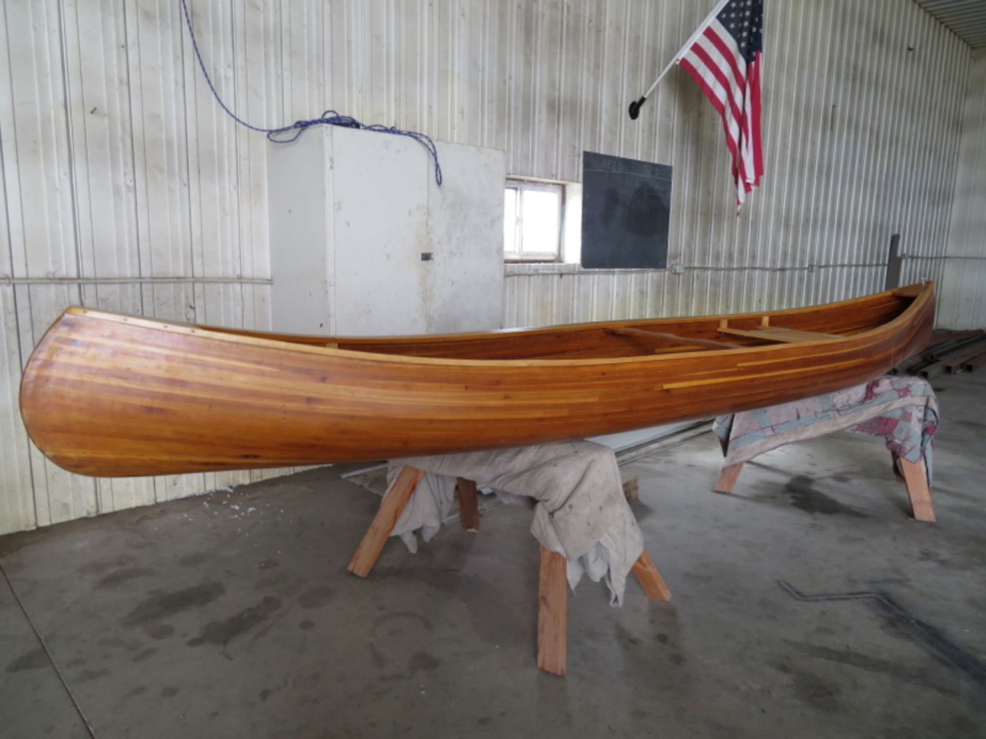 Wooden canoe, Western Cedar Strip, fiberglass cloth oak seats; - Image 4 of 8