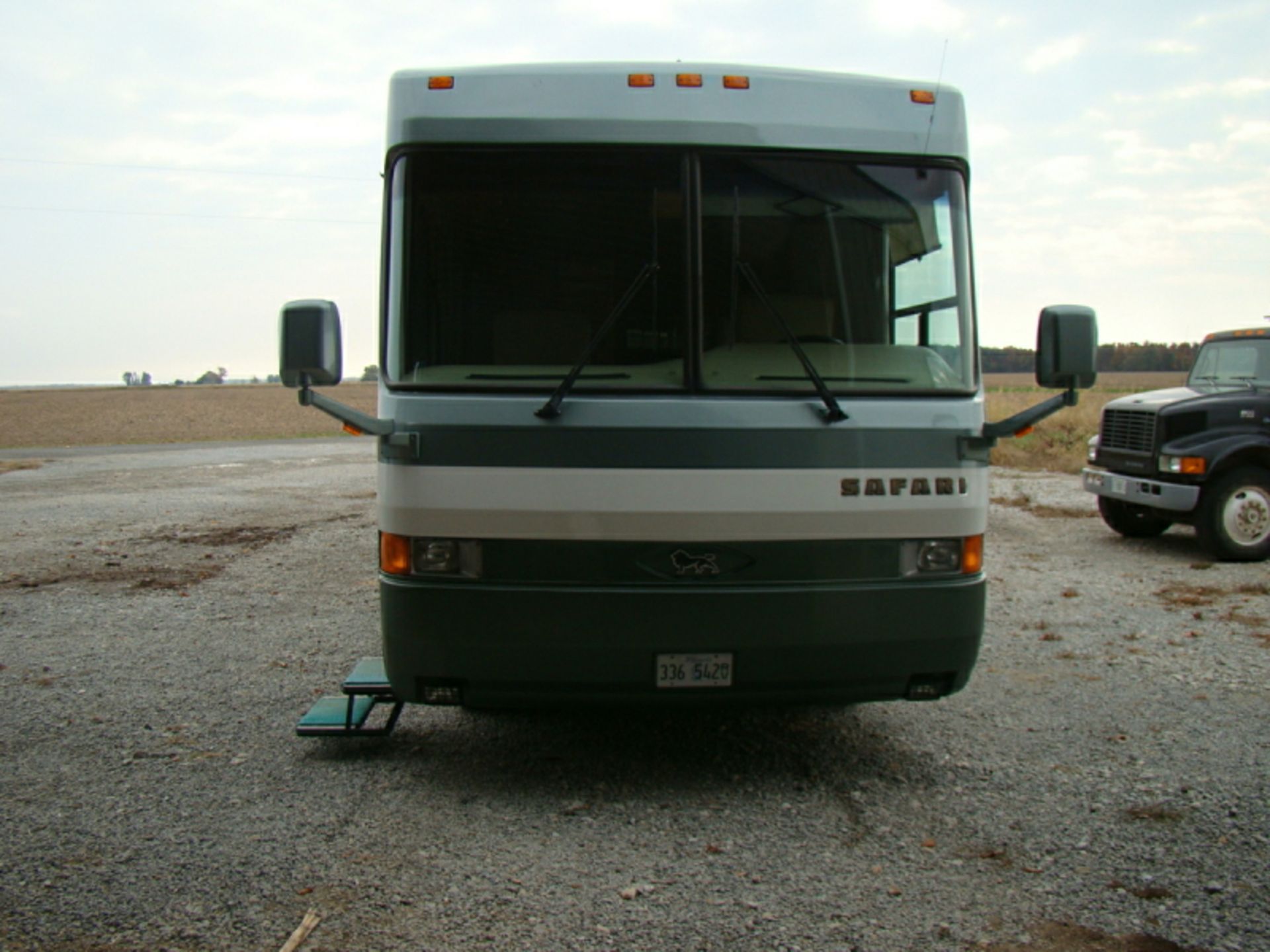 2001 Safari Zanzibar motor home 38ft, 330hp Cat diesel motor, 6 spd Allison transmission, 56,248 - Image 4 of 37