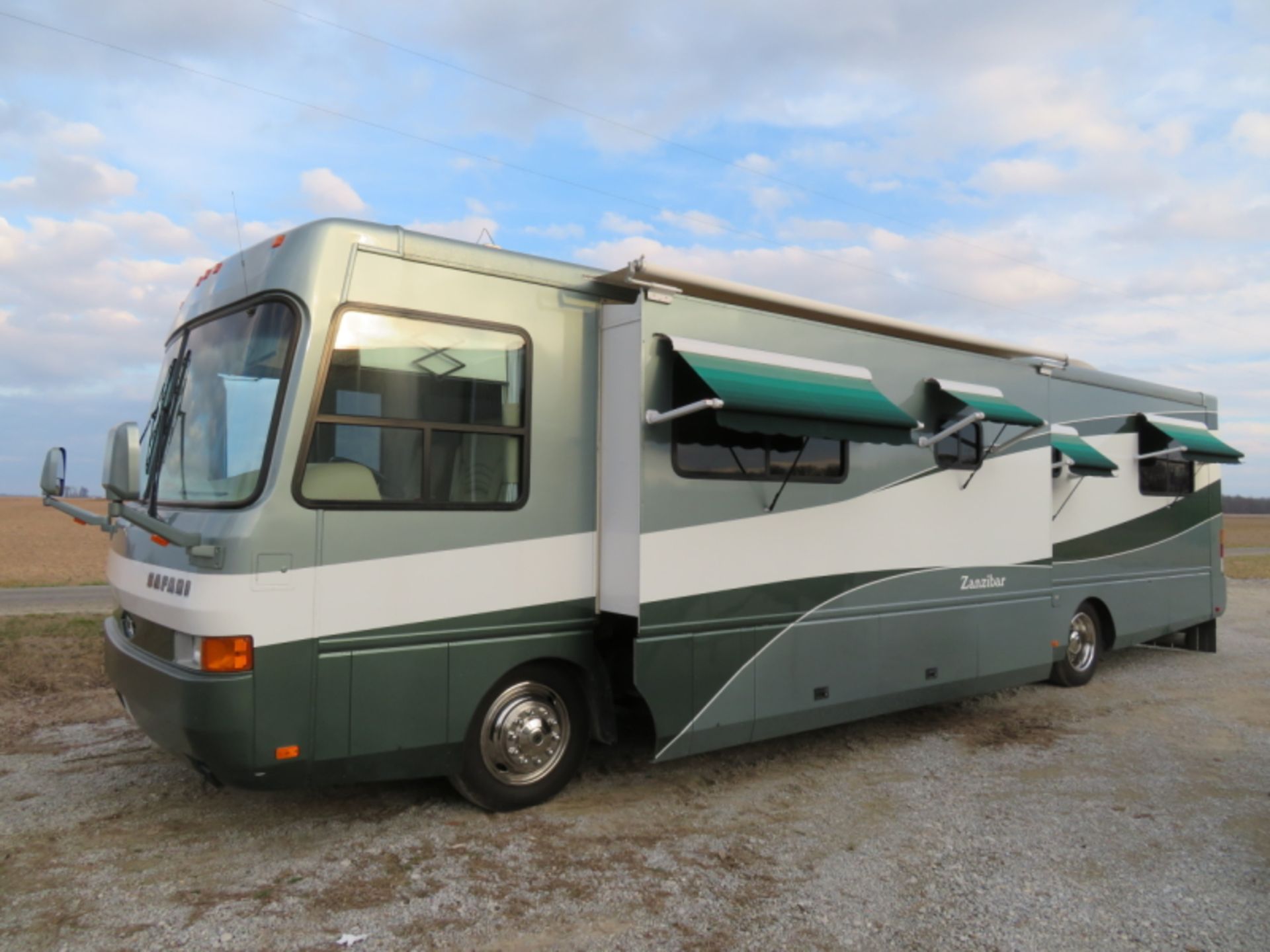 2001 Safari Zanzibar motor home 38ft, 330hp Cat diesel motor, 6 spd Allison transmission, 56,248 - Image 37 of 37