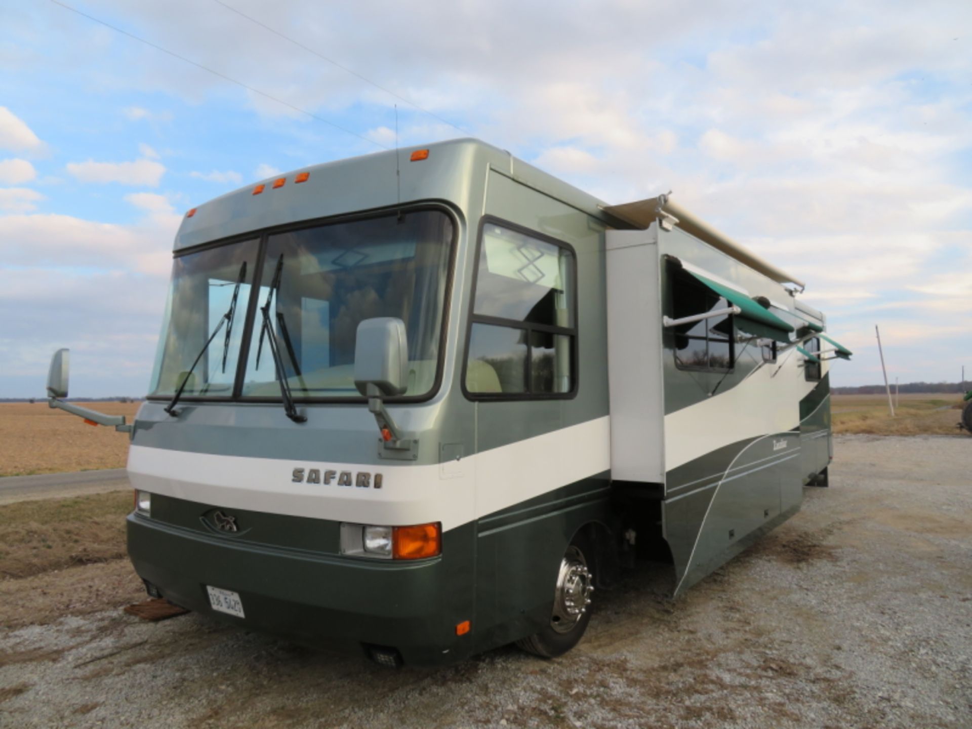 2001 Safari Zanzibar motor home 38ft, 330hp Cat diesel motor, 6 spd Allison transmission, 56,248 - Image 36 of 37