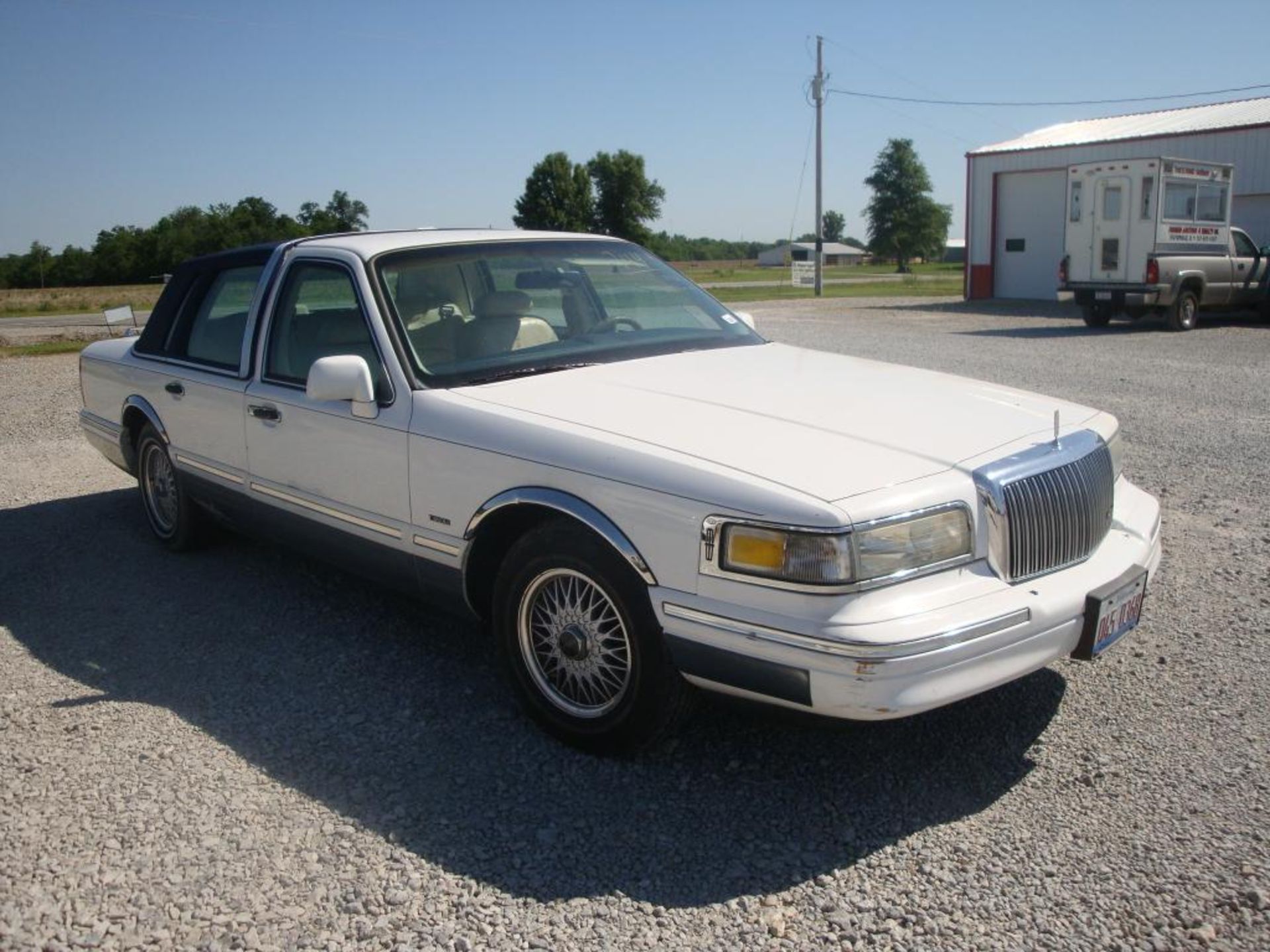 (Title) 1995 Lincoln Towncar,approx. 238,000 miles, Caution-soft brakes, otherwise no issues - Image 5 of 12