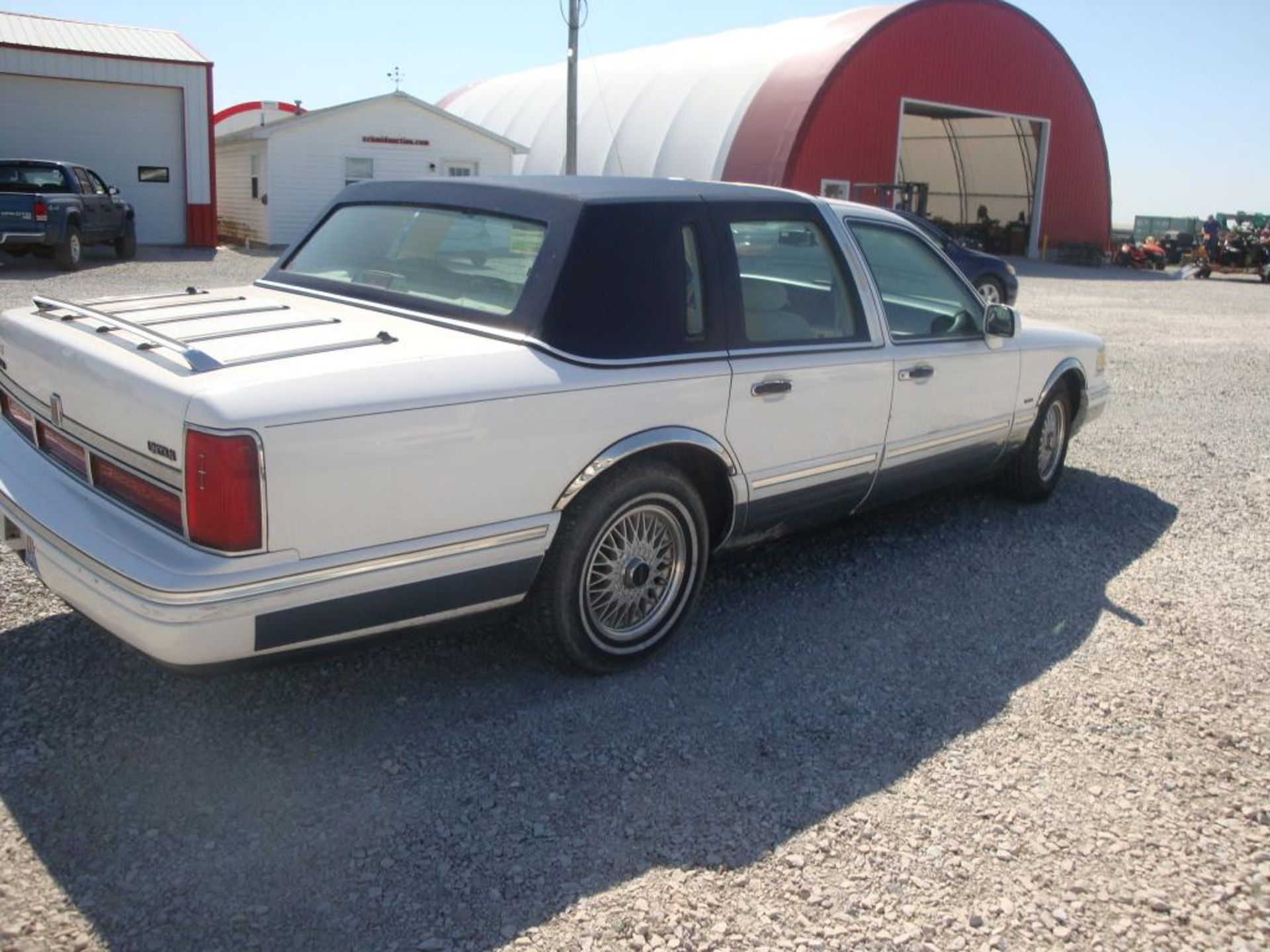 (Title) 1995 Lincoln Towncar,approx. 238,000 miles, Caution-soft brakes, otherwise no issues - Image 7 of 12