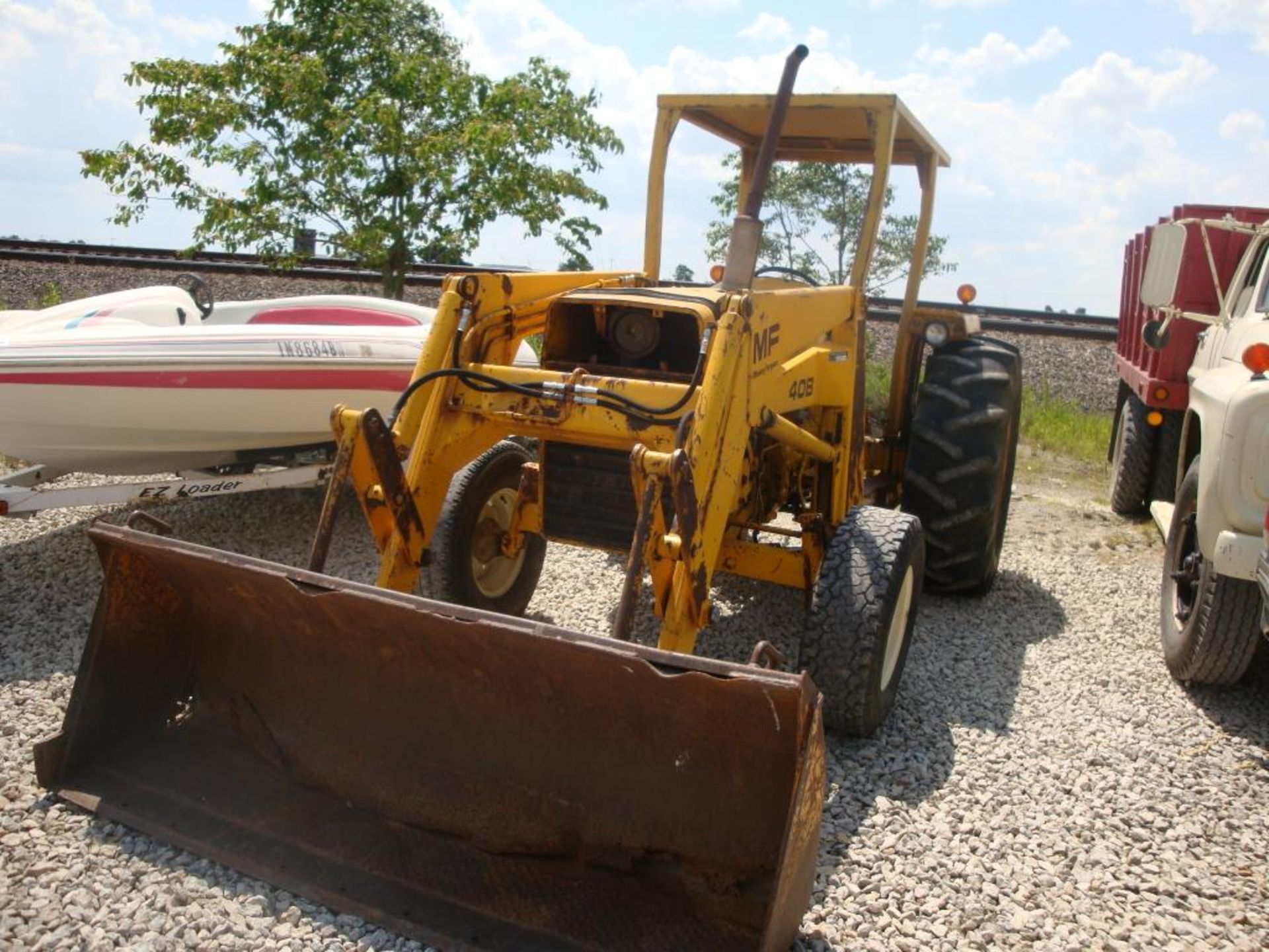 MF 40 tractor w/loader - Image 3 of 16