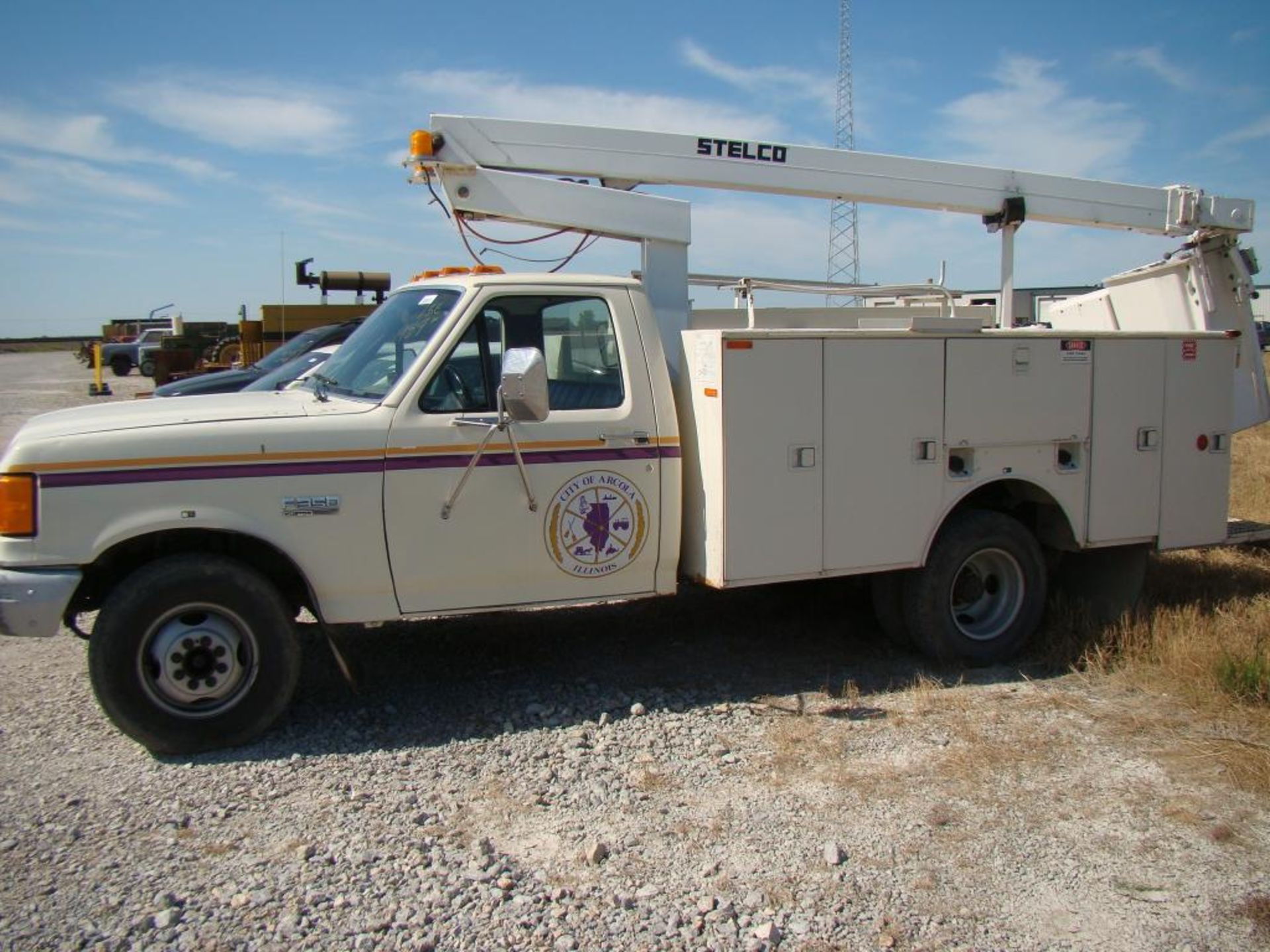 (Title) 1989 Ford F350 bucket truck, 7.3L diesel,4 speed with overdrive, Stelco bucket lift mofel - Image 6 of 18