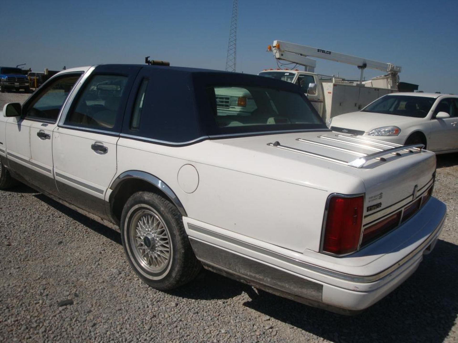 (Title) 1995 Lincoln Towncar,approx. 238,000 miles, Caution-soft brakes, otherwise no issues - Image 11 of 12