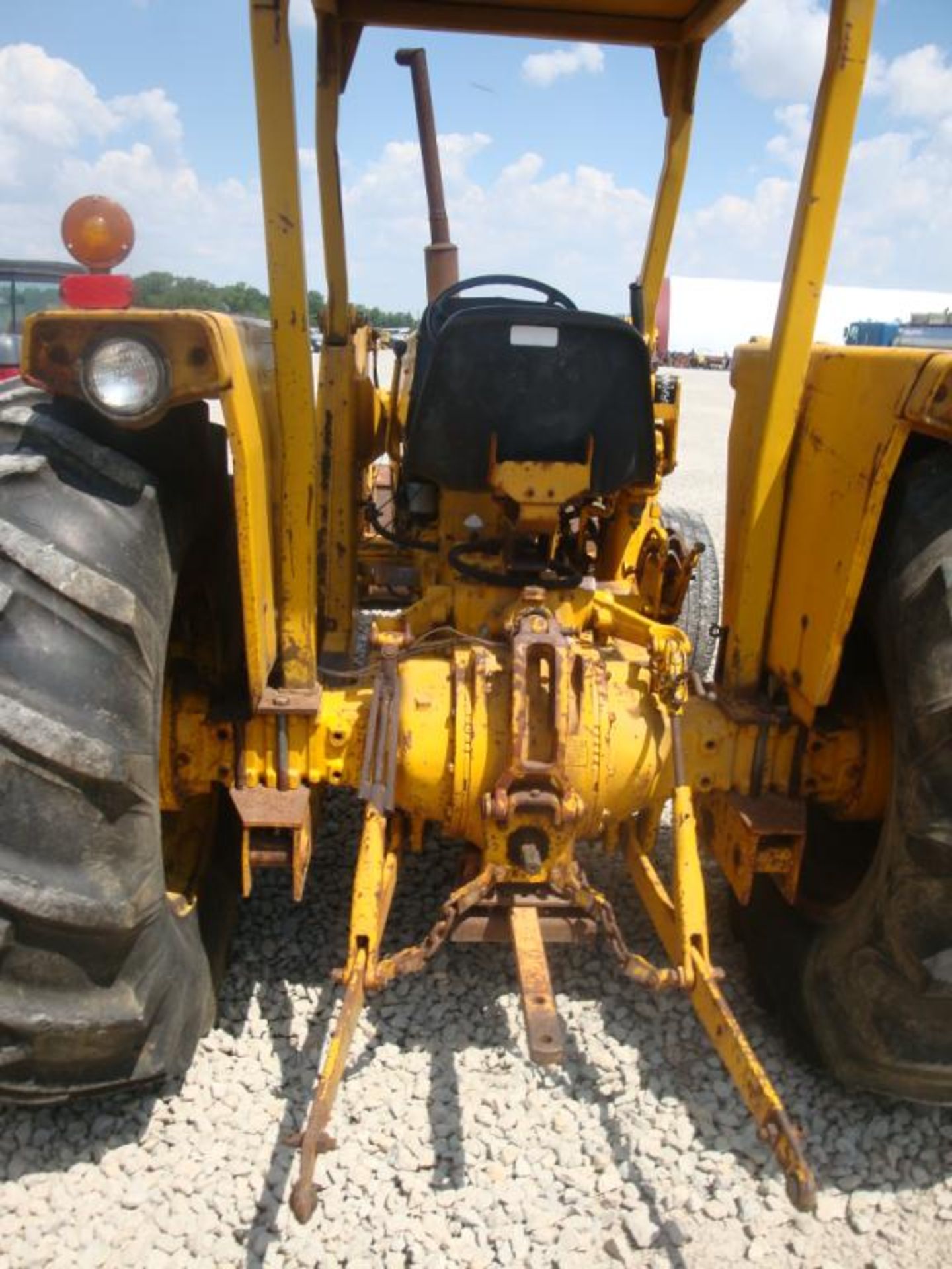 MF 40 tractor w/loader - Image 9 of 16