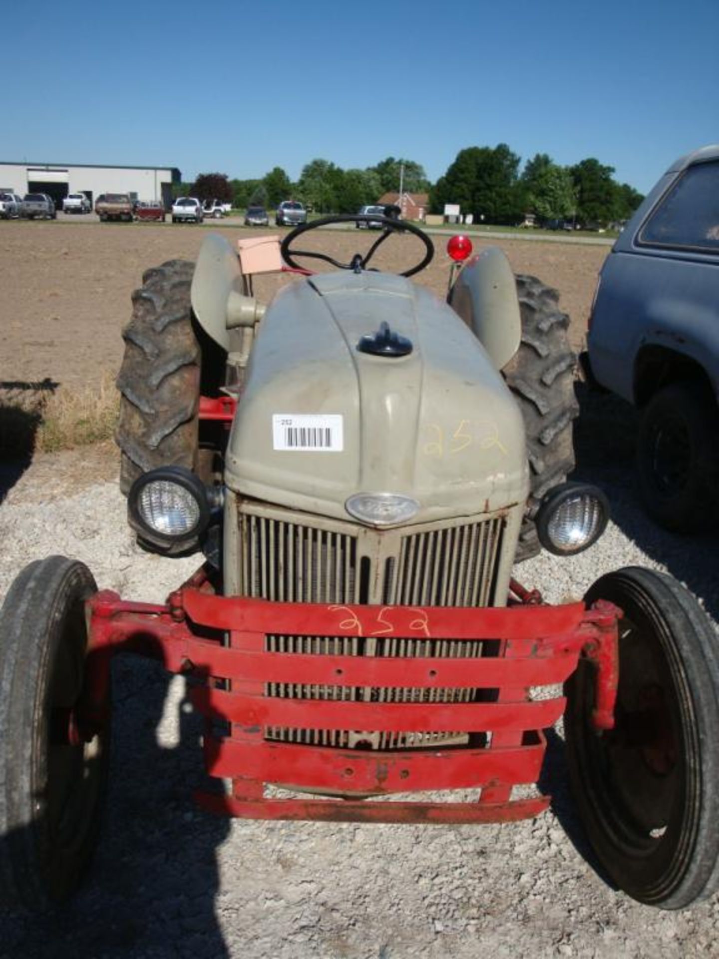 1951 Ford 8N tractor, WFNew carburetor, new battery, front and rear main seals replaced, - Image 5 of 12