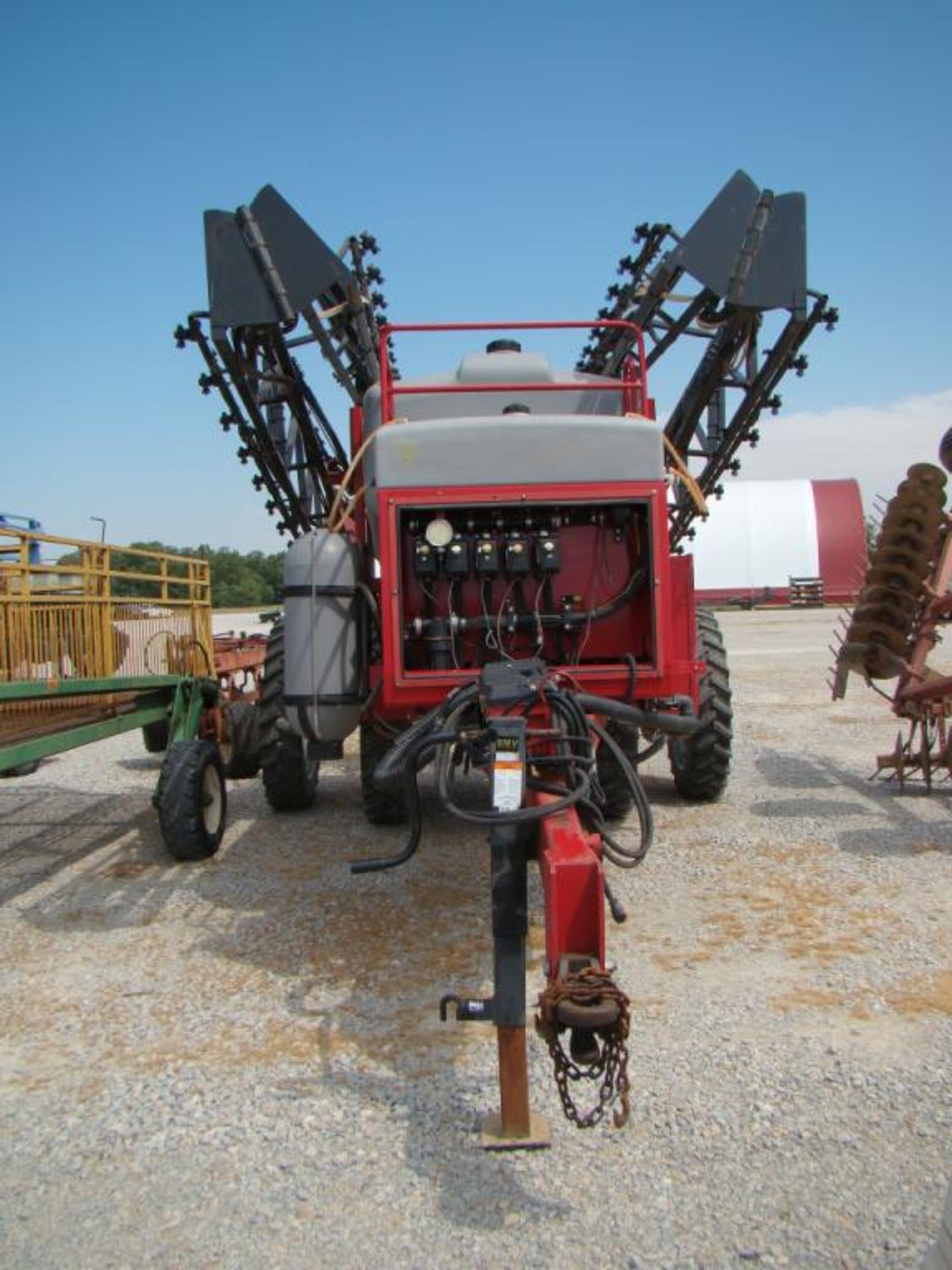 2007 Redbull 680 Sprayer1600 gal w/walking tandems 90ft booms, Raven 450 SCS controller Ag Leader, 5 - Image 4 of 12