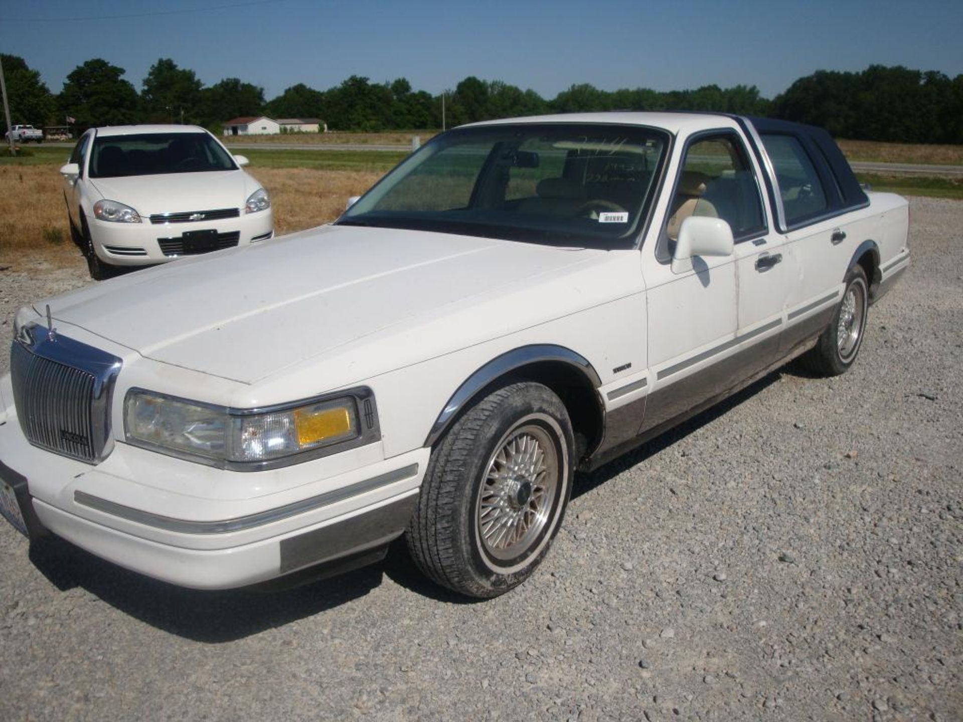 (Title) 1995 Lincoln Towncar,approx. 238,000 miles, Caution-soft brakes, otherwise no issues - Image 2 of 12