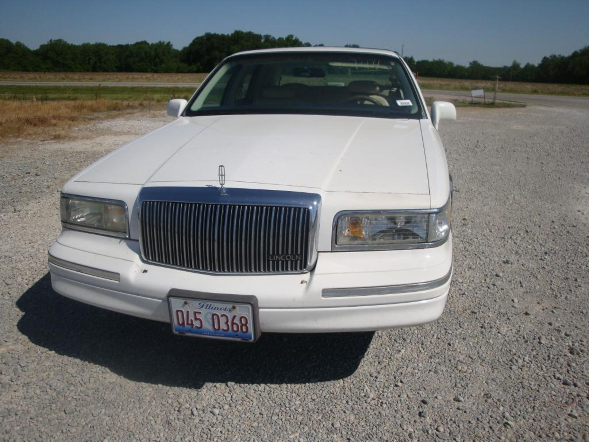 (Title) 1995 Lincoln Towncar,approx. 238,000 miles, Caution-soft brakes, otherwise no issues - Image 4 of 12