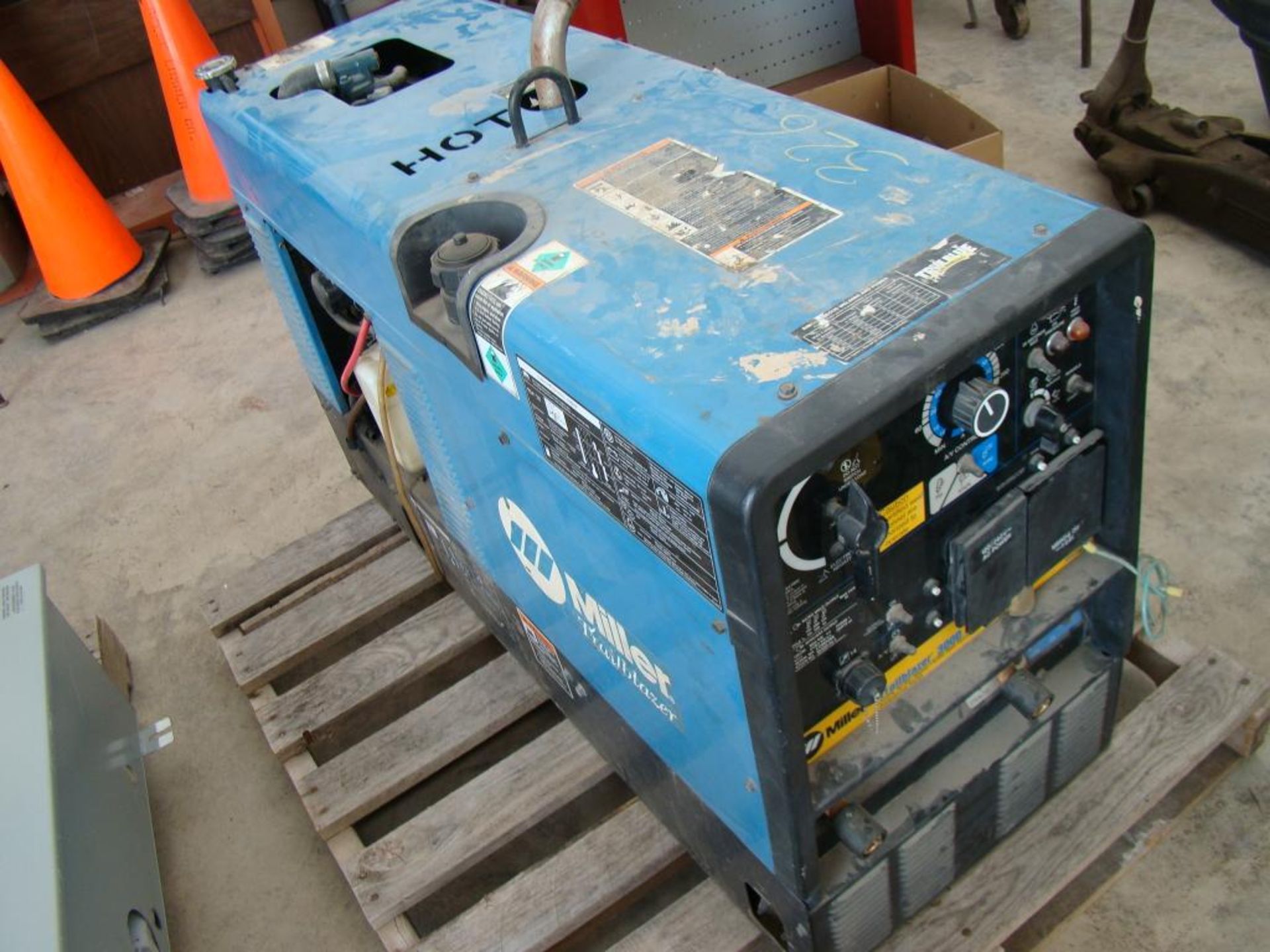 Miller Trailblazer 300DNT diesel welder - Image 2 of 4