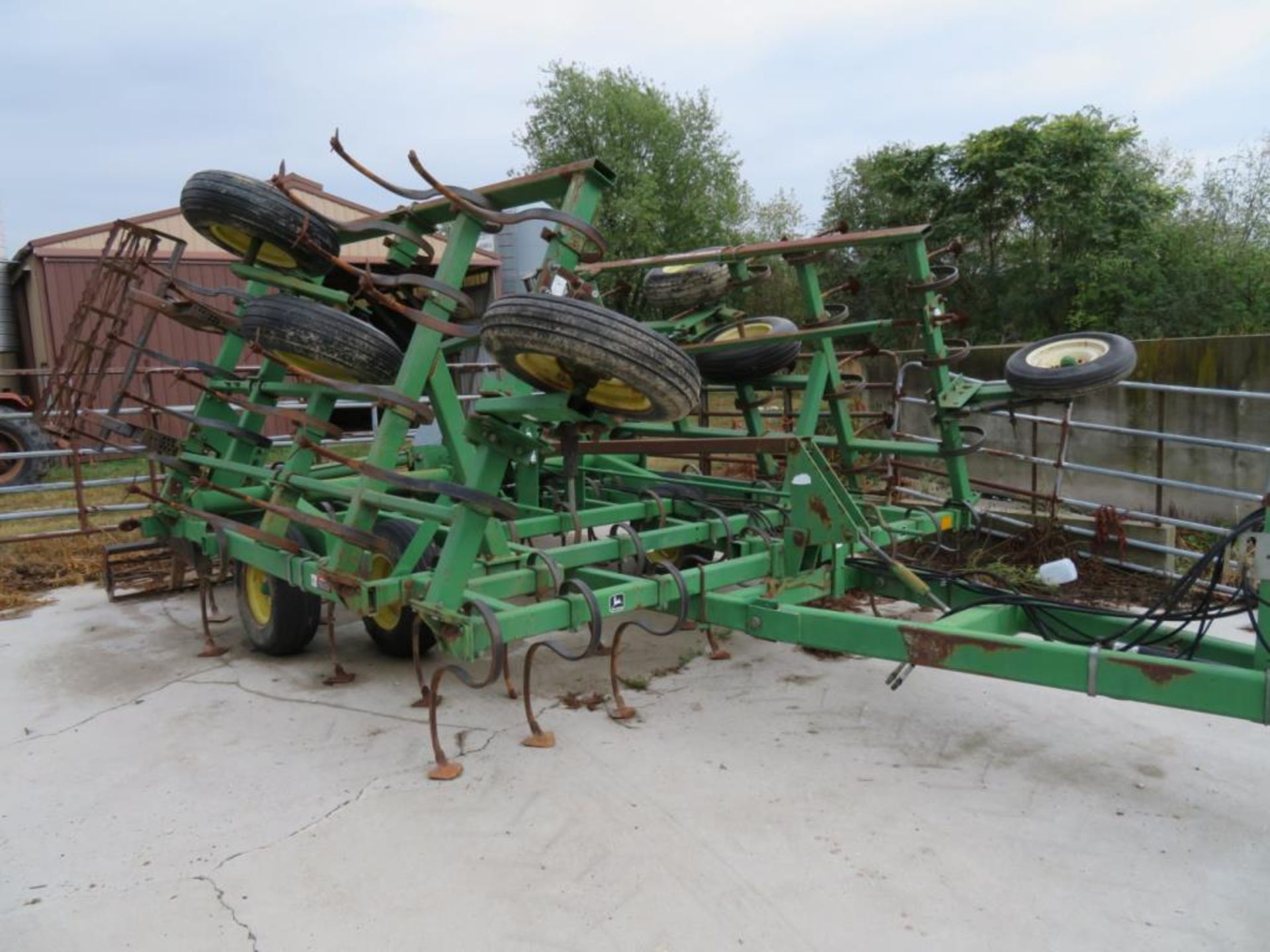 John Deere 980 field cultivator w/Unverferth rolling basket, serial N00980X00967U