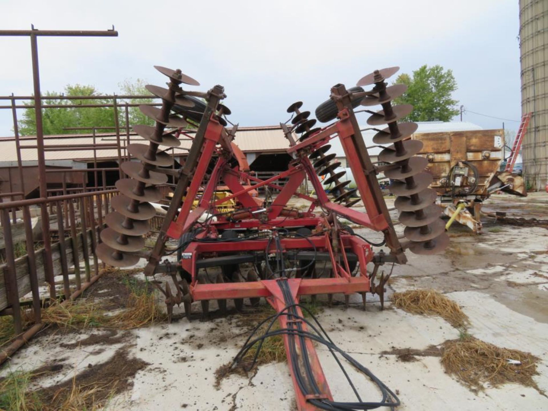 Case IH 496 disk 22ft w/spring tooth harrow serial 04700000060819 - Image 5 of 5