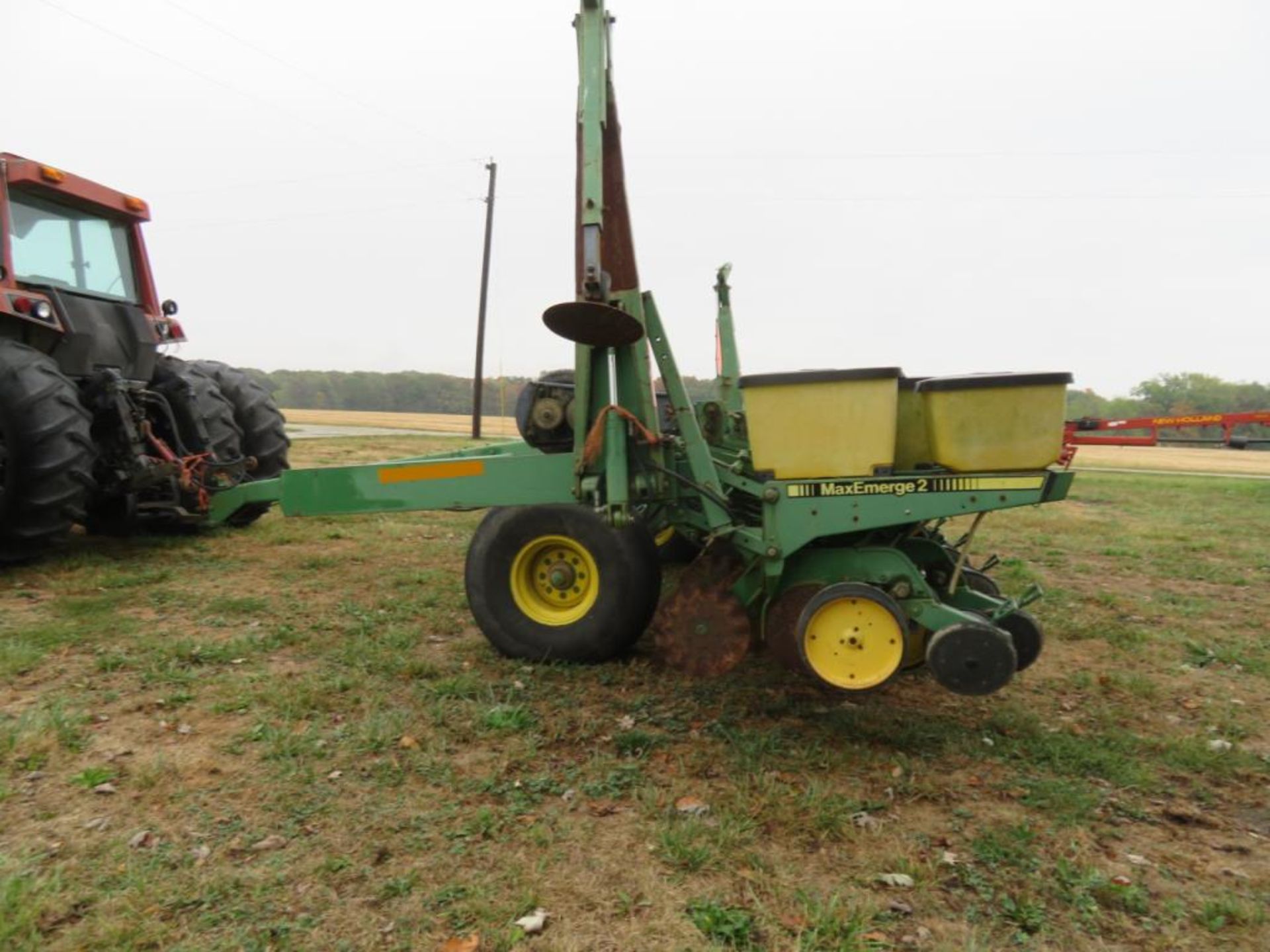 John Deere 7240 8-15 split row planter w/ext box, monitor, radar serial A07240A100745 - Image 2 of 6