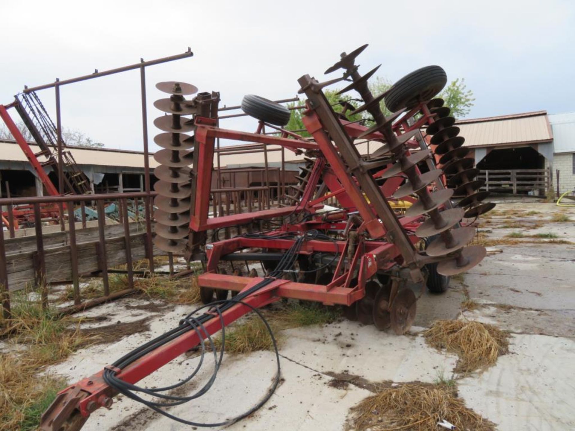 Case IH 496 disk 22ft w/spring tooth harrow serial 04700000060819 - Image 3 of 5