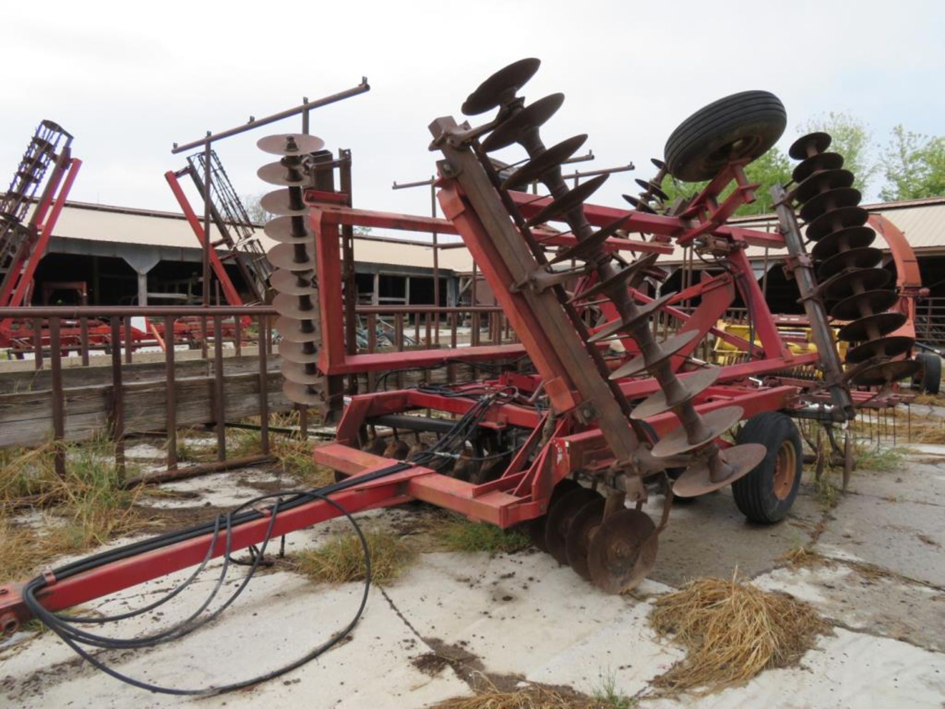 Case IH 496 disk 22ft w/spring tooth harrow serial 04700000060819 - Image 2 of 5