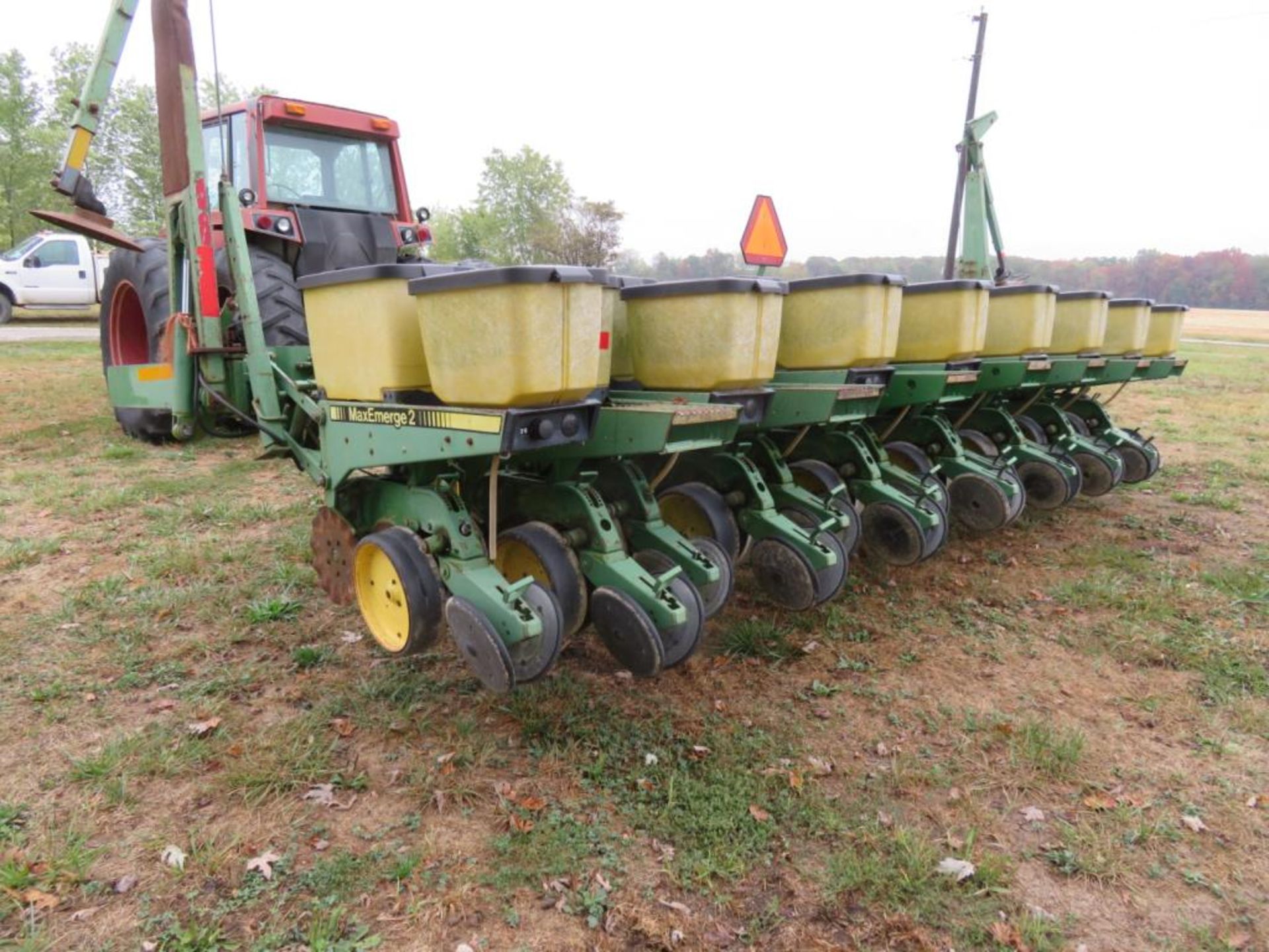 John Deere 7240 8-15 split row planter w/ext box, monitor, radar serial A07240A100745 - Image 3 of 6