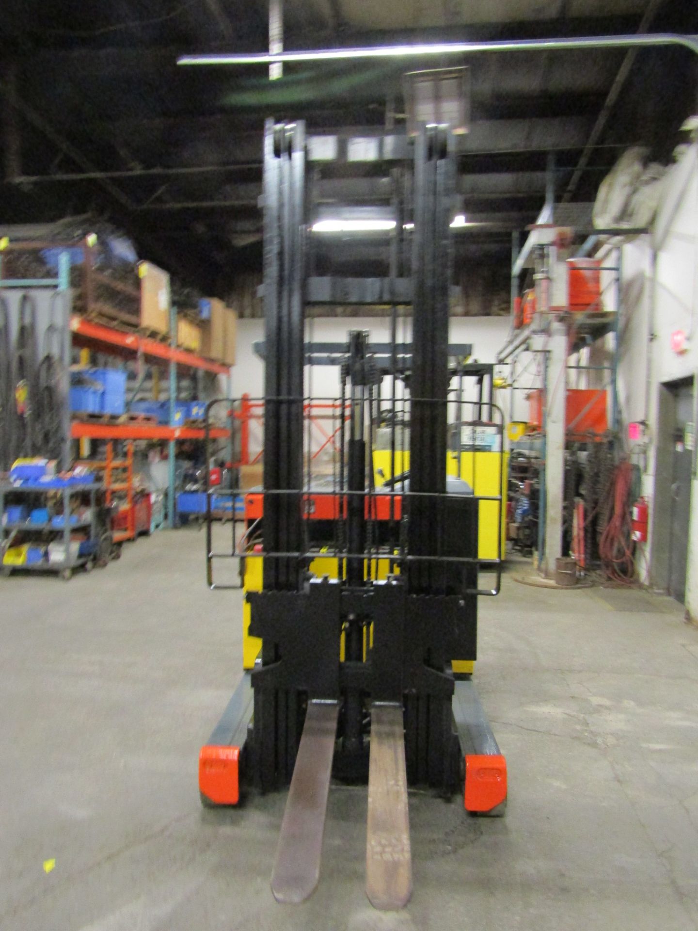 Toyota Standup Warehouse Forklift REACH TRUCK unit with 3-stage mast - 3200lbs Capacity - Image 3 of 3