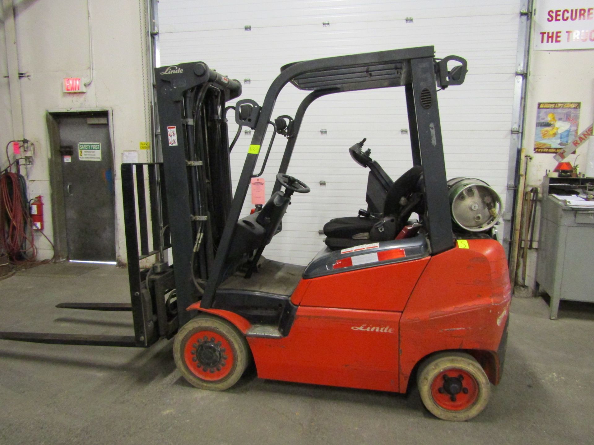2013 Linde 5000lbs capacity Forklift - LPG (propane) with Fork Positioner & LOW HOURS (no propane