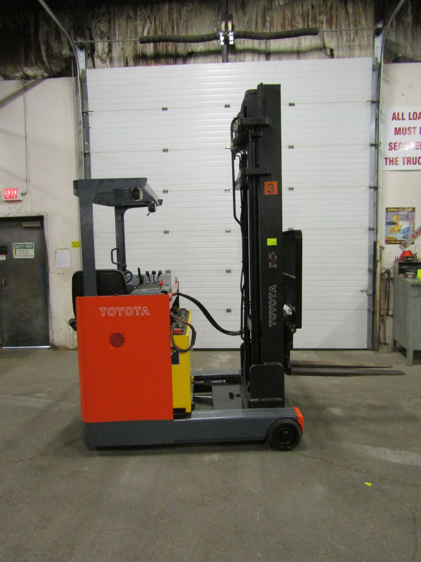 Toyota Standup Warehouse Forklift REACH TRUCK unit with 3-stage mast - 3200lbs Capacity