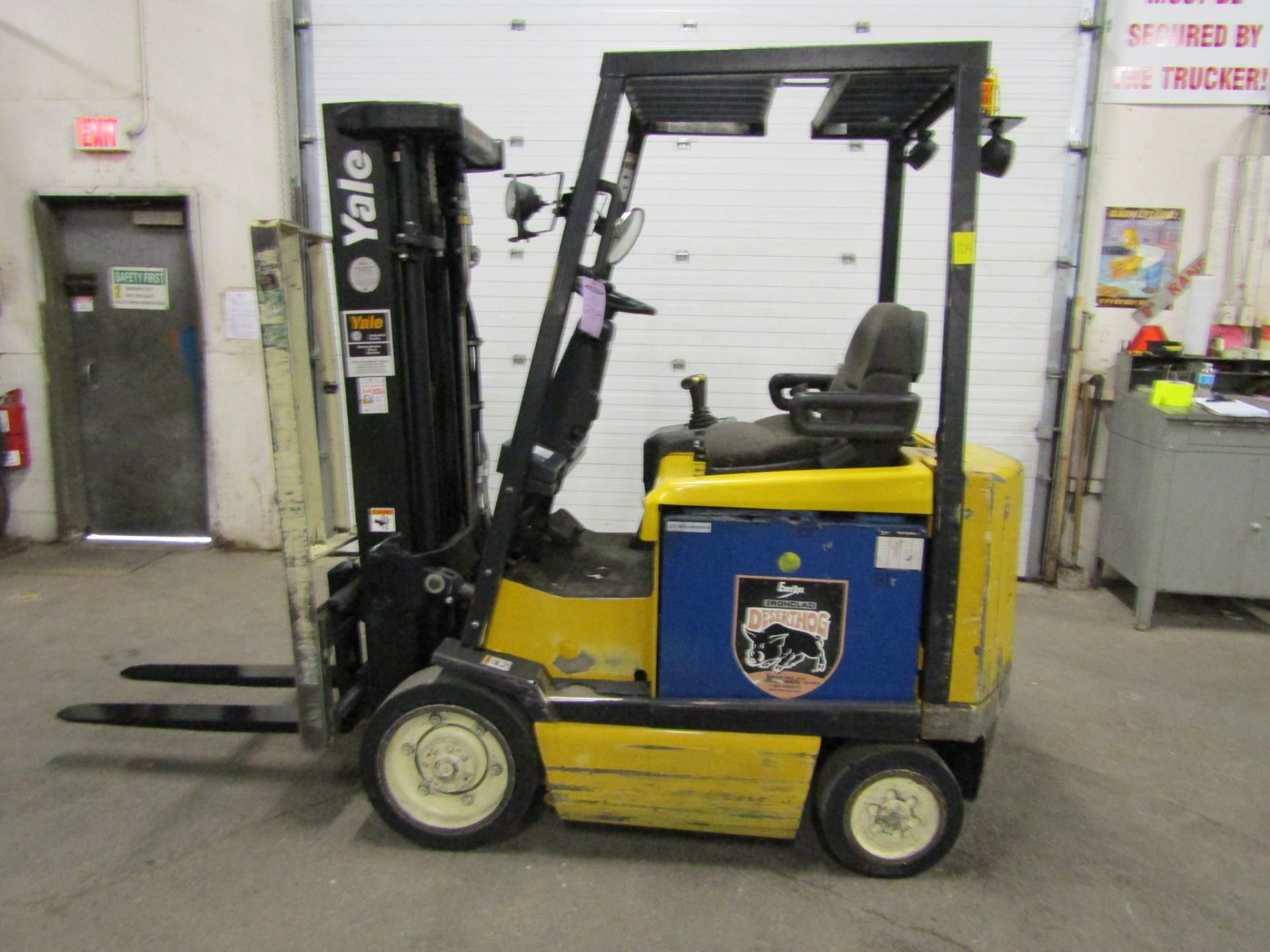 2008 Yale Electric Forklift 5000lbs capacity with 3-stage Mast and sideshift with charger