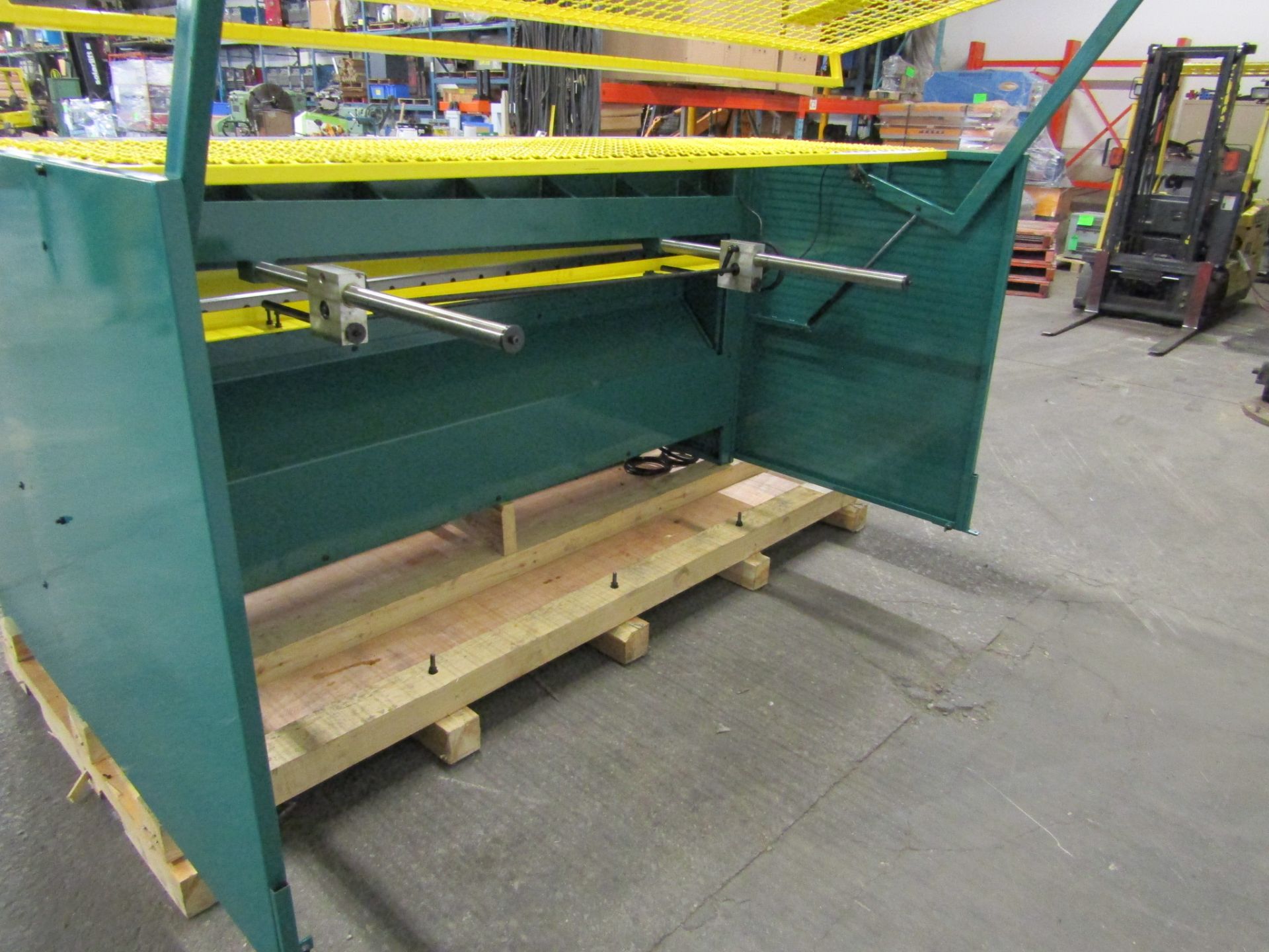 Bernardo Electric Shear 80" width 1/8" max capacity - 220V 3 phase MINT UNUSED UNIT complete with - Image 2 of 4